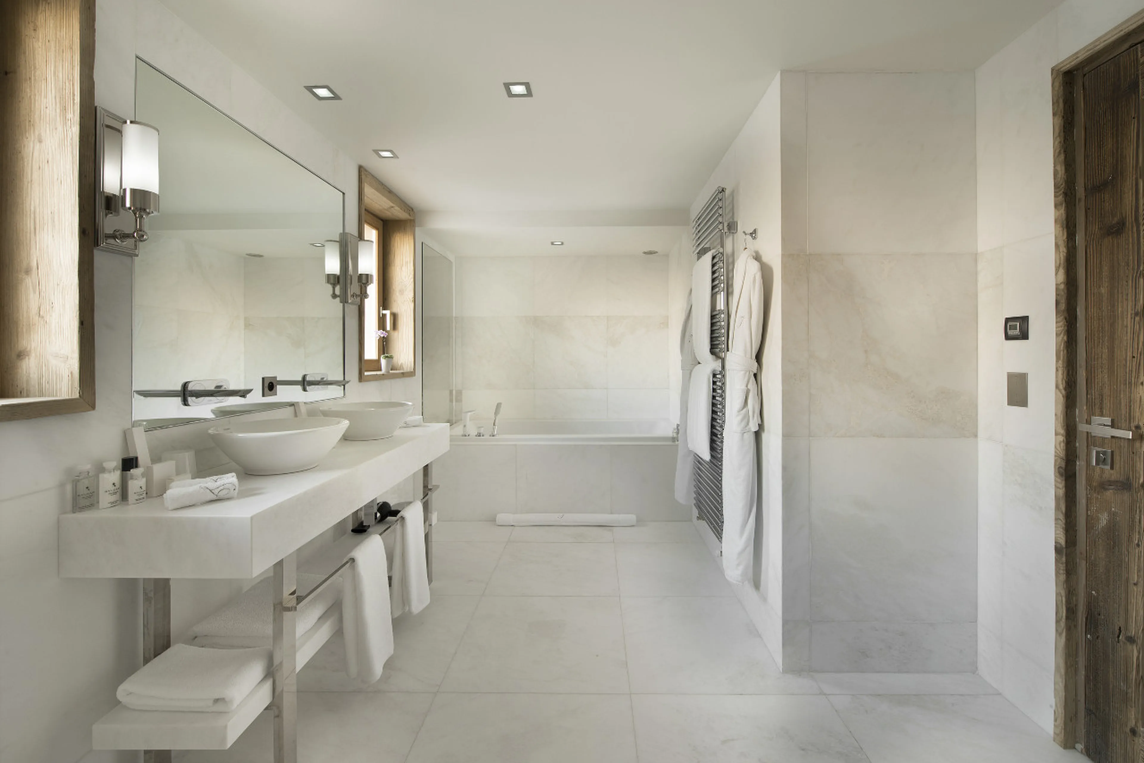 En-suite bathroom with bath and shower in Chalet Tahoe in Courchevel 1850