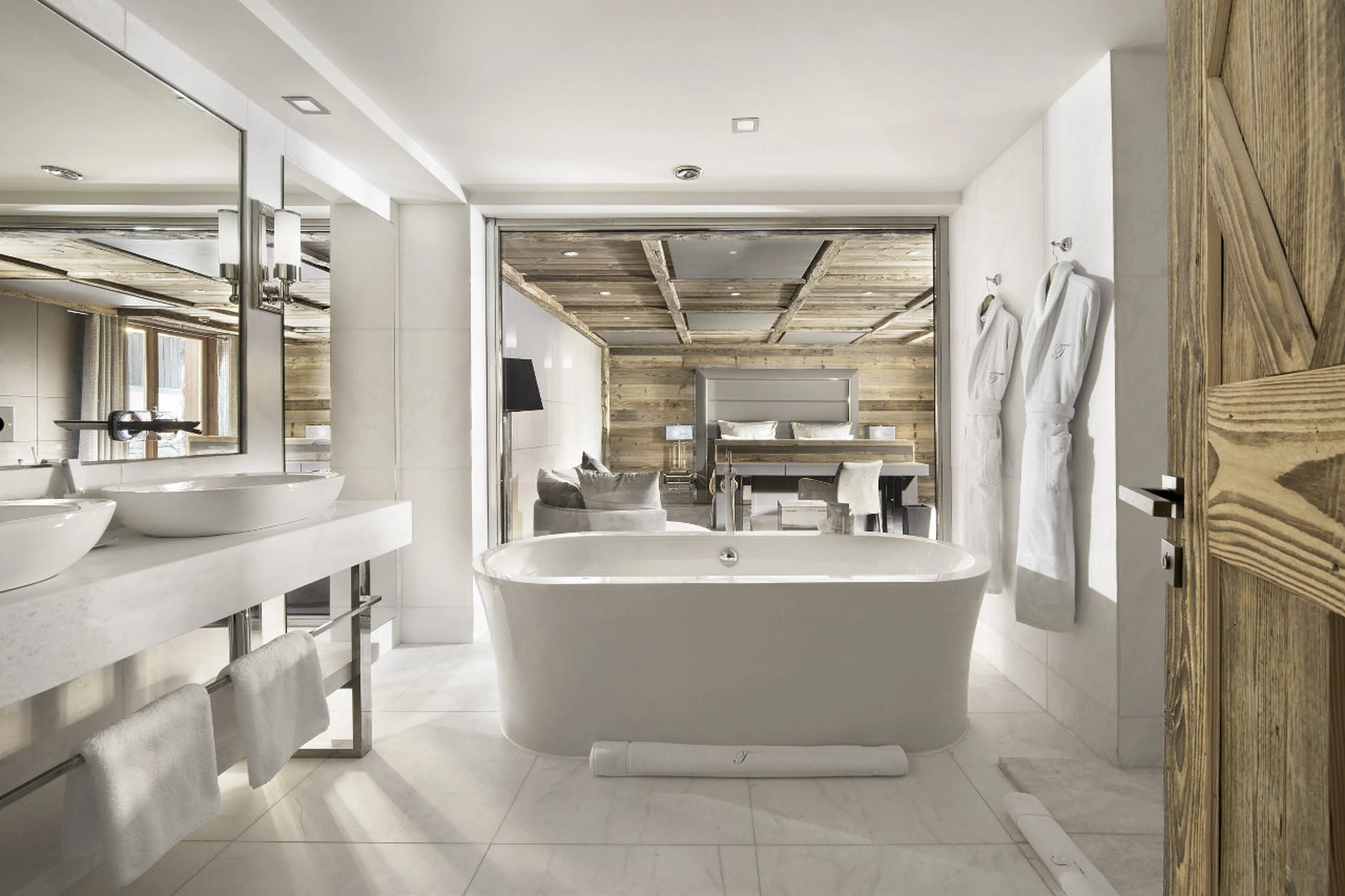 Attractive bathroom with free standing bath in Chalet Tahoe in Courchevel 1850