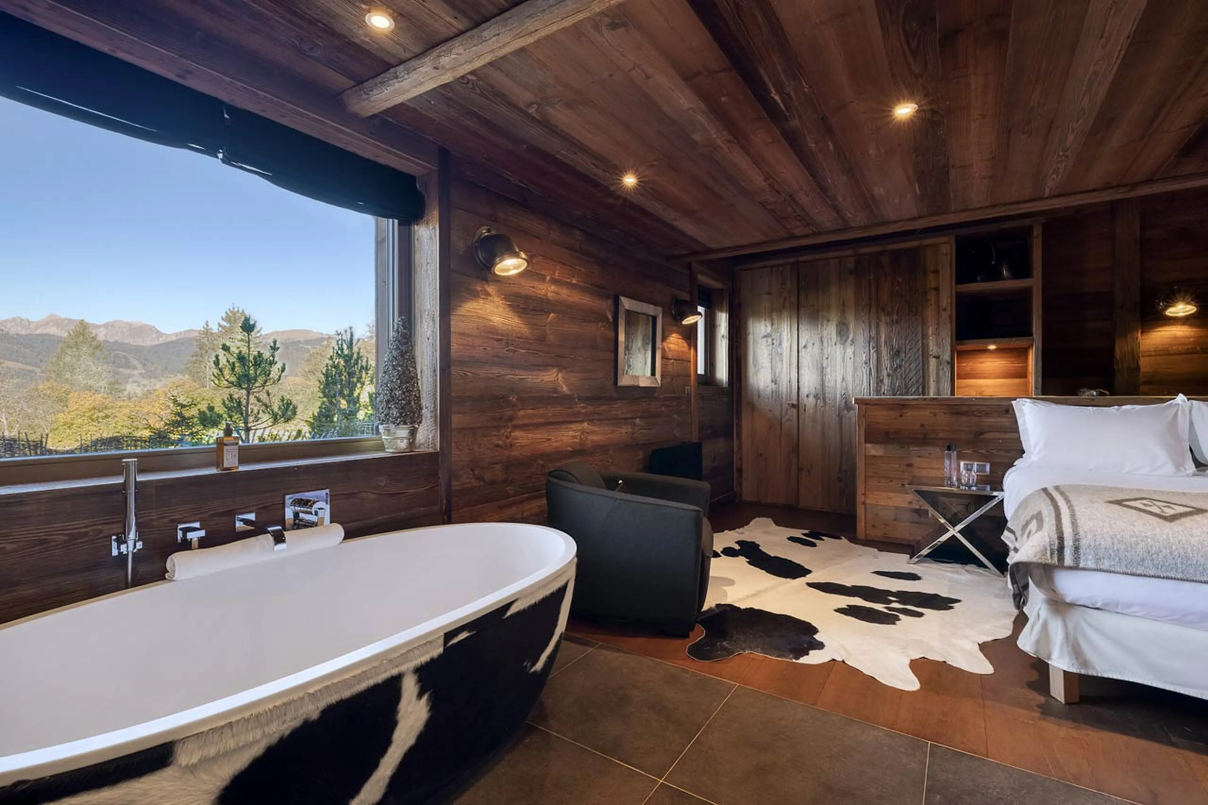 Bathtub at Chalet Talland in Megeve