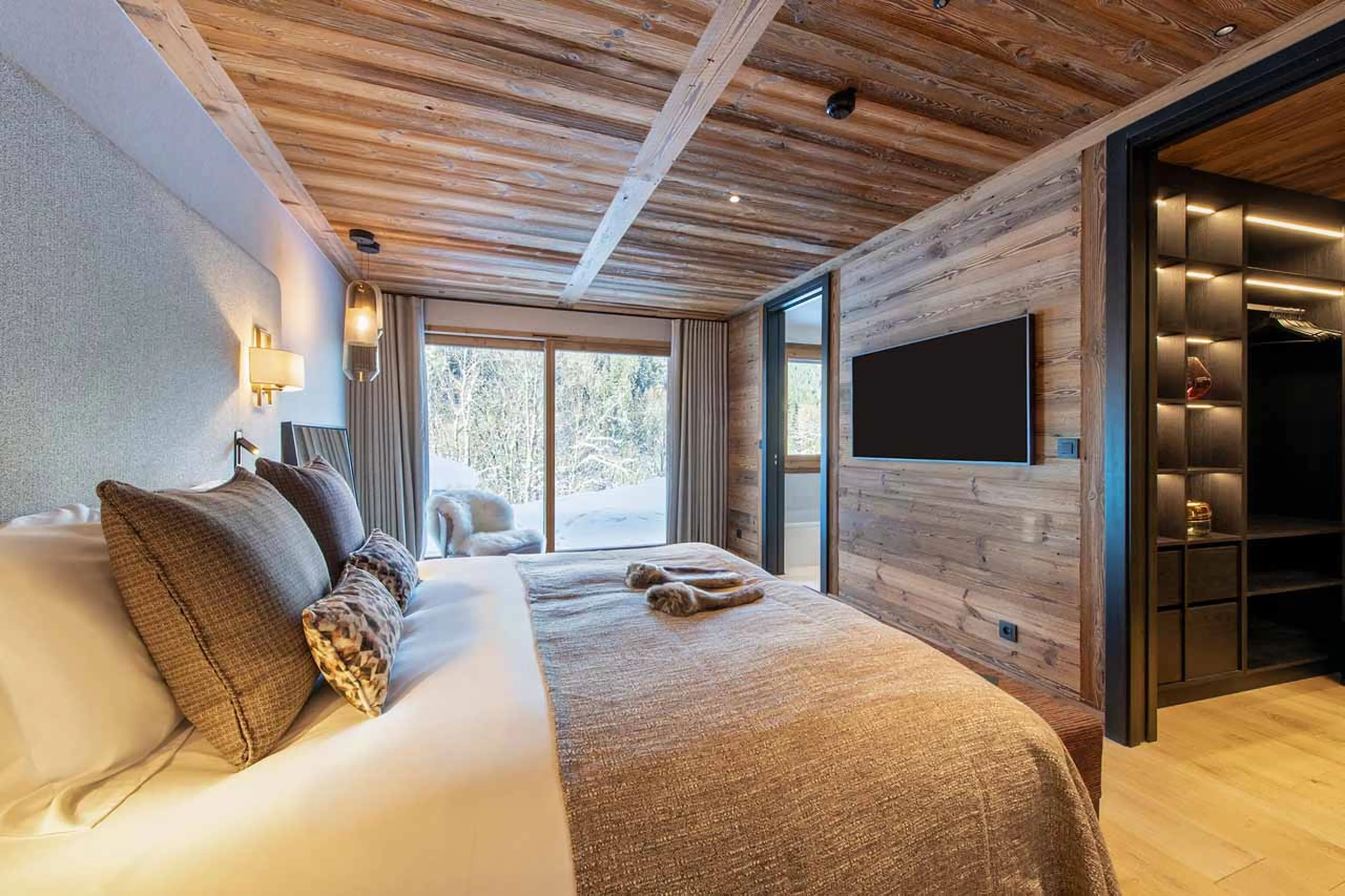 TV in bedroom at Chalet Tataali in Morzine