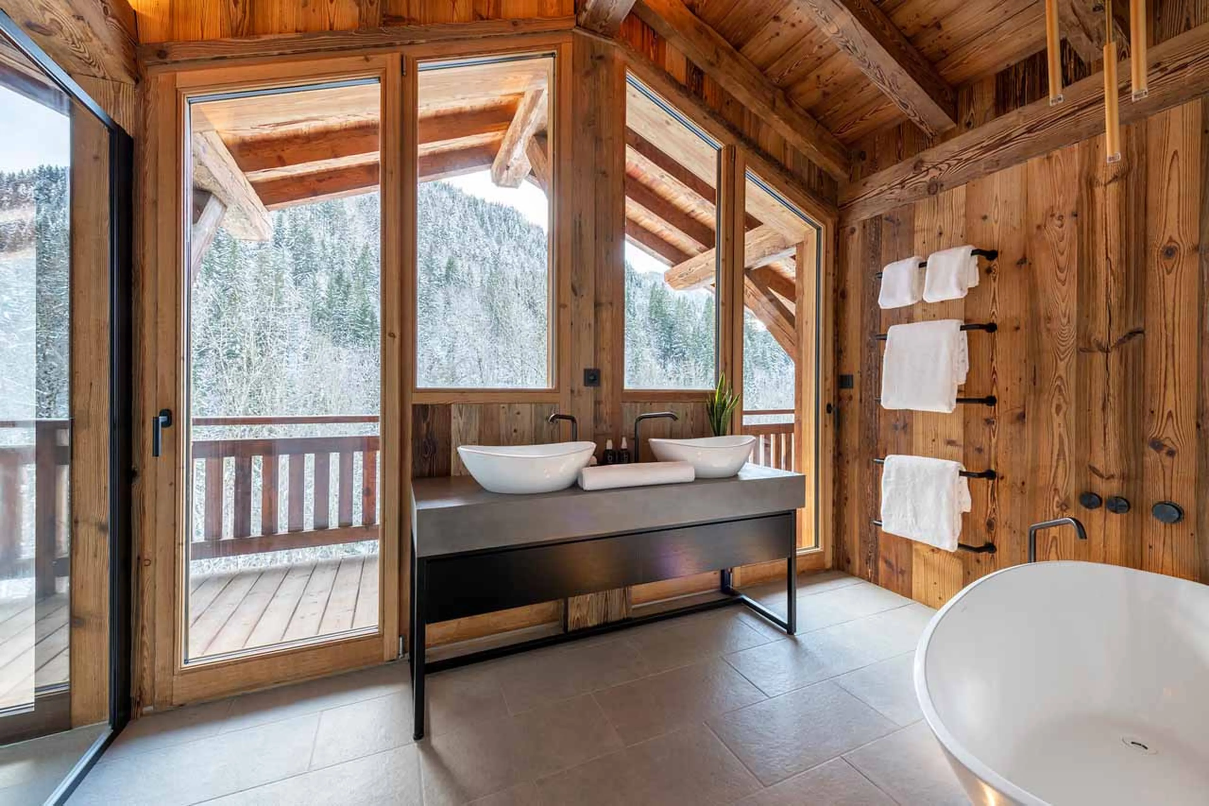 Master bathroom at Chalet Tataali in Morzine