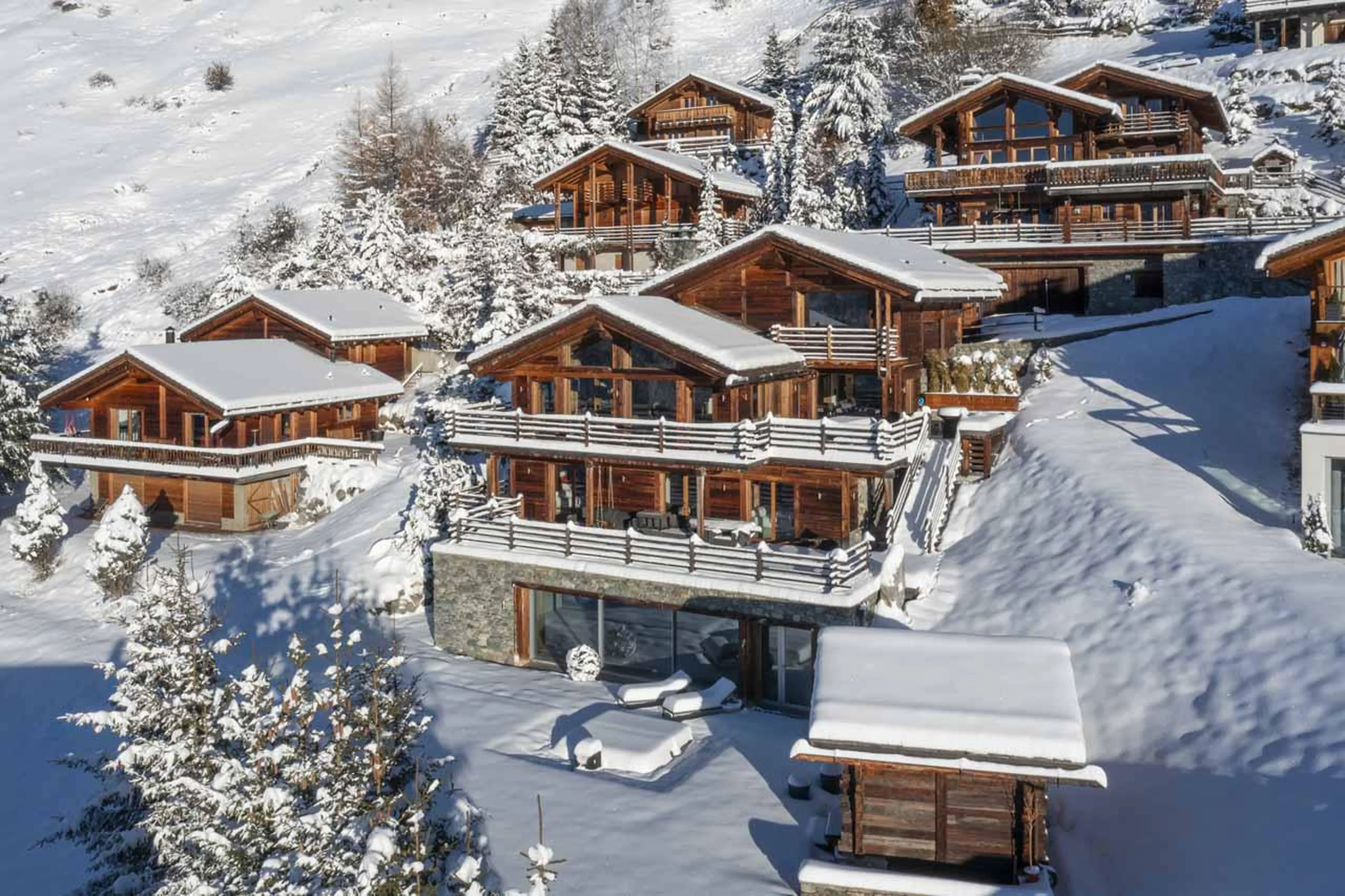 Snowy chalet exterior of Chalet Teredo in Verbier