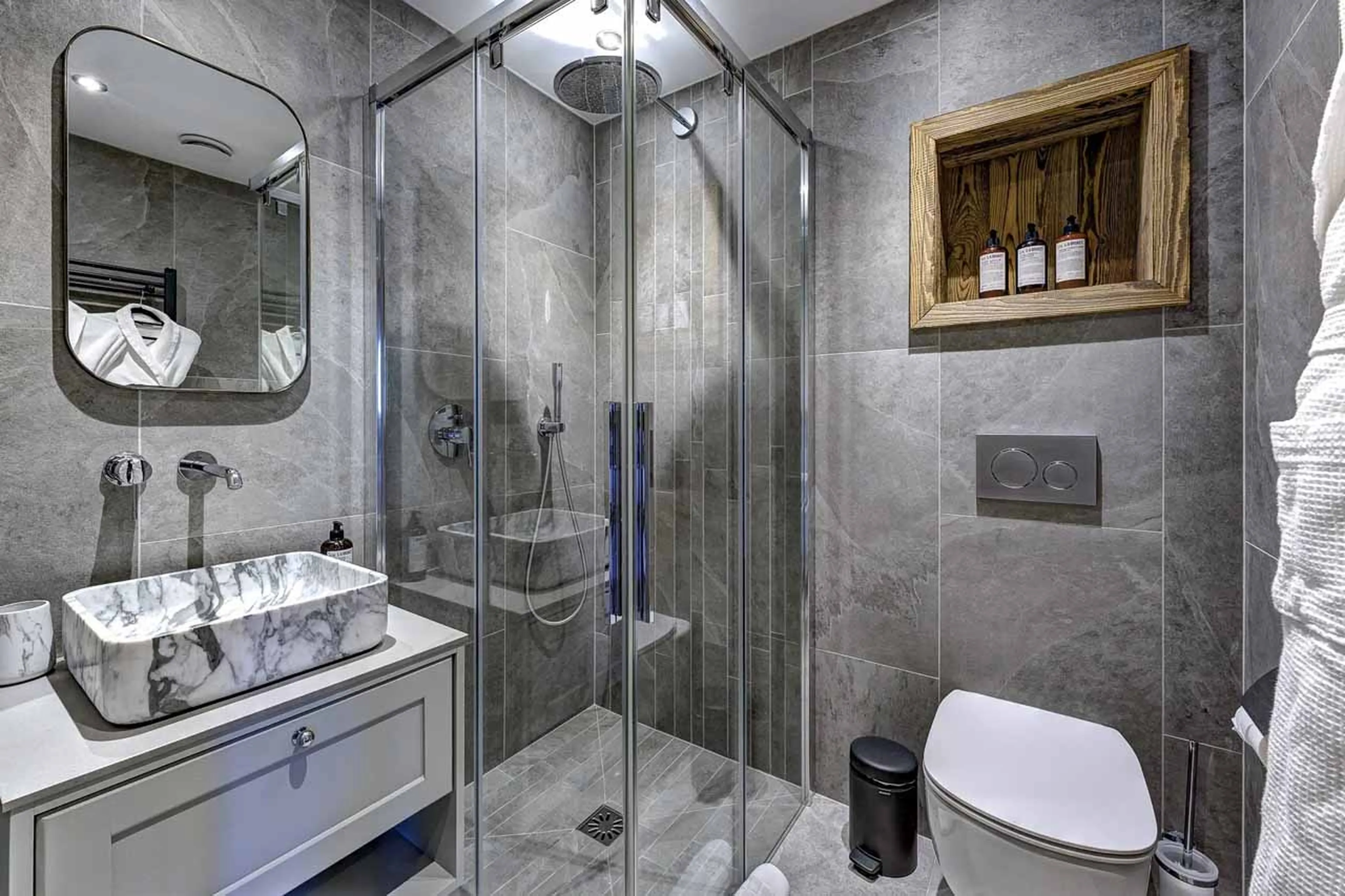 Bathroom seven at Chalet Goldilocks & Three Bears in Morzine