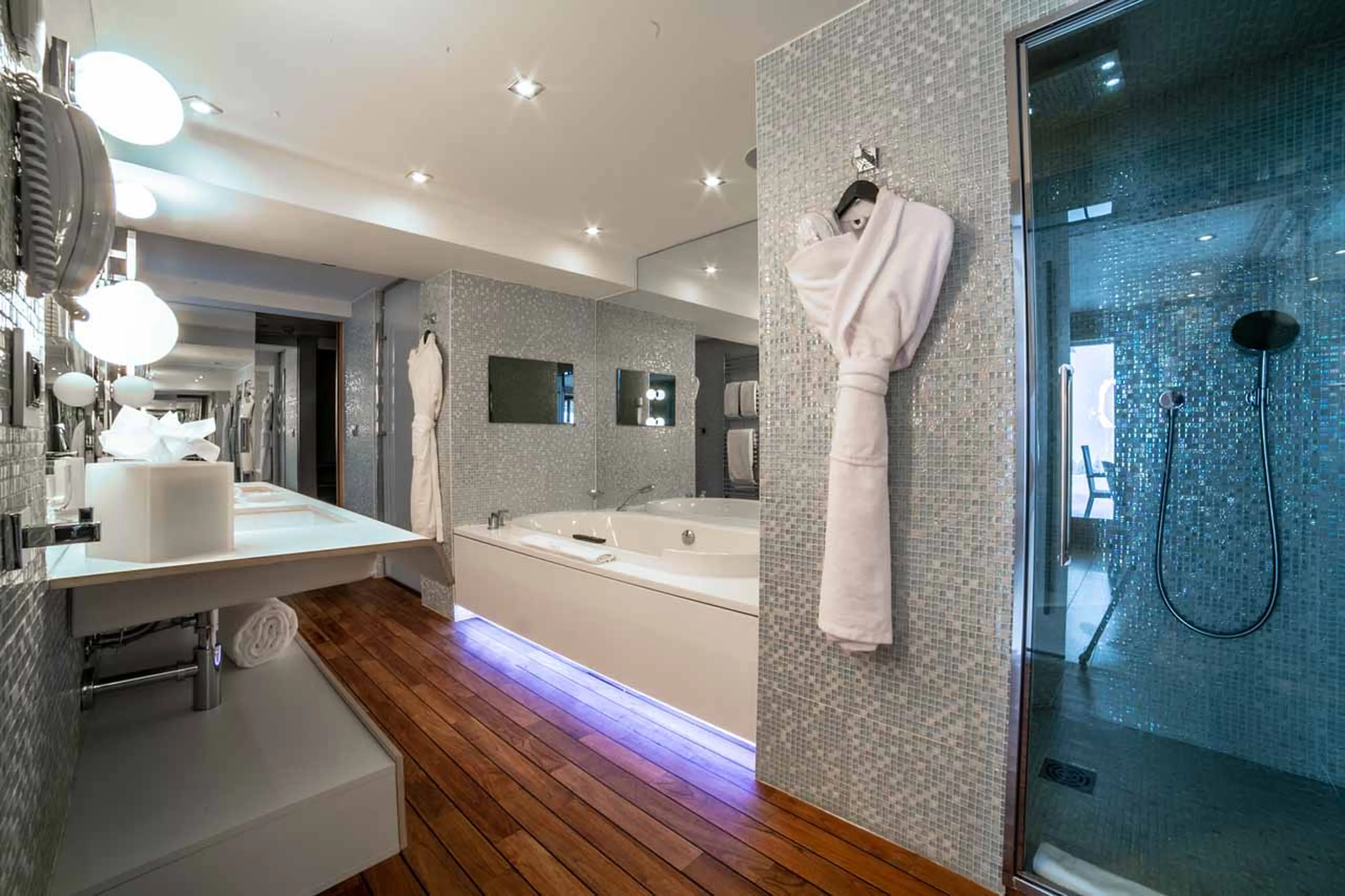 En-suite bathroom at Chalet Timeless in Courchevel 1850