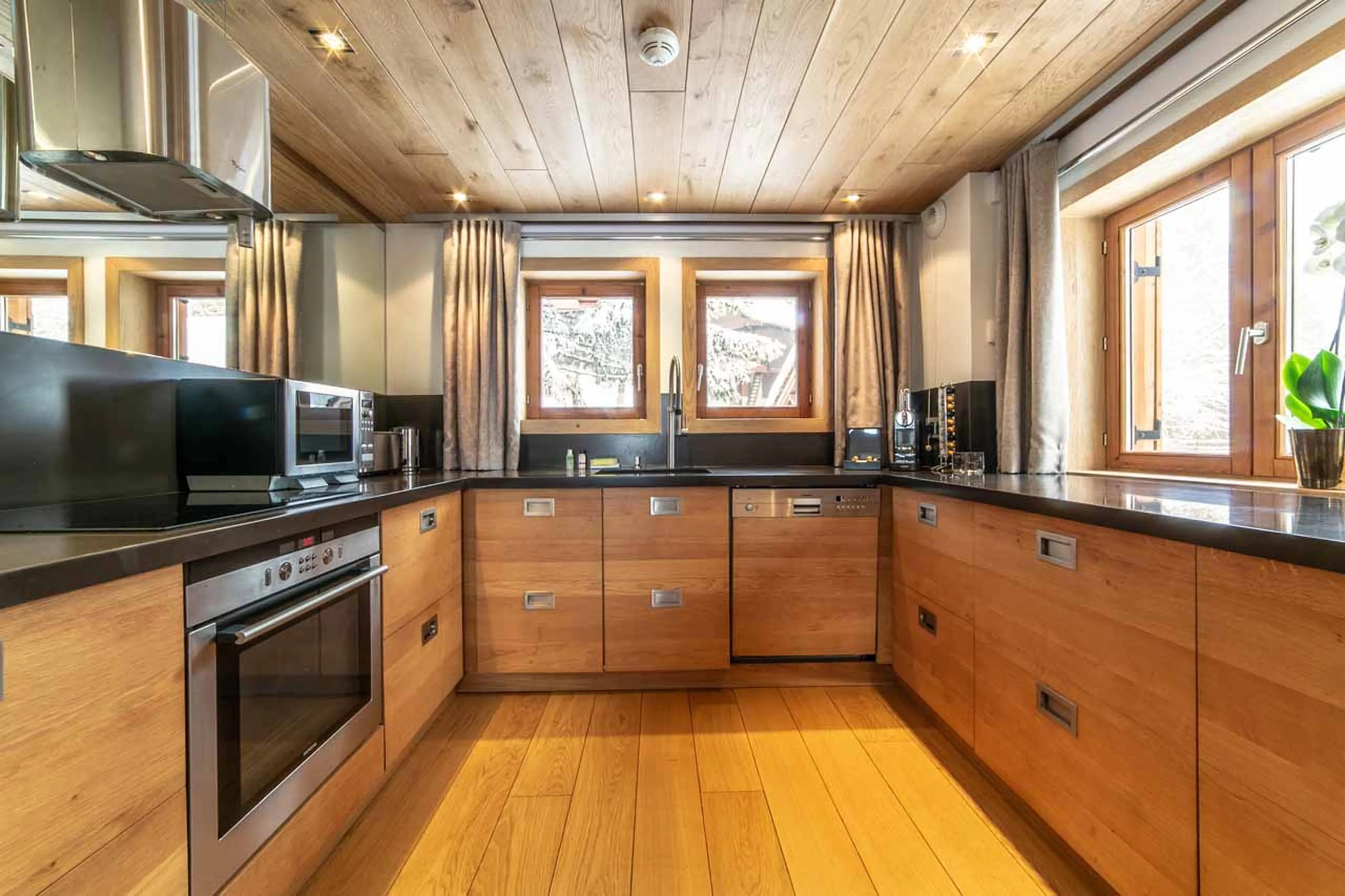Well-equipped kitchen at Chalet Timeless in Courchevel 1850