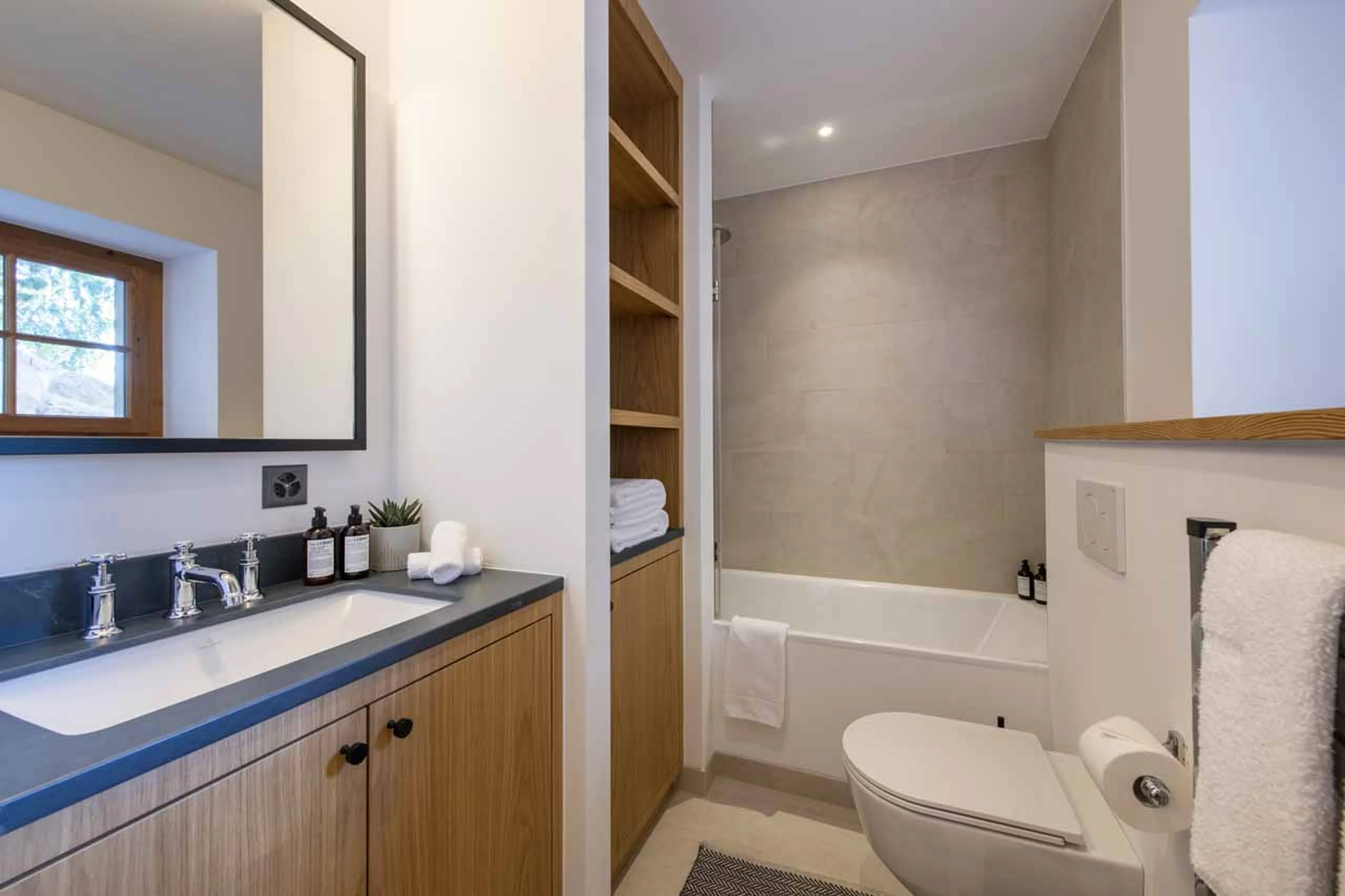 En-suite bathroom at Chalet Tire Bouchon in Verbier