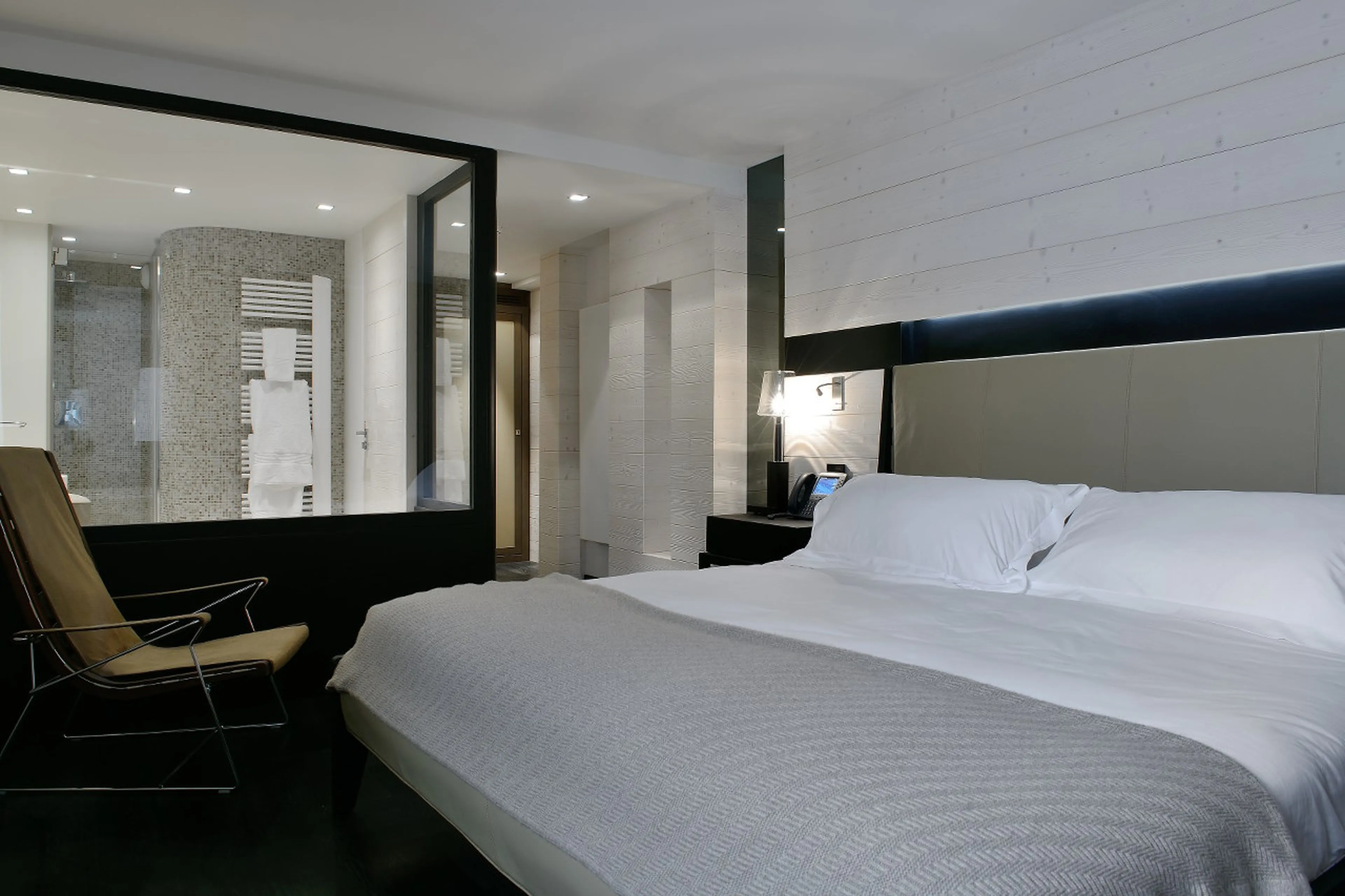 Fully equipped bathroom en-suite to double bedroom in Chalet Tobenjofi in Courchevel 1850