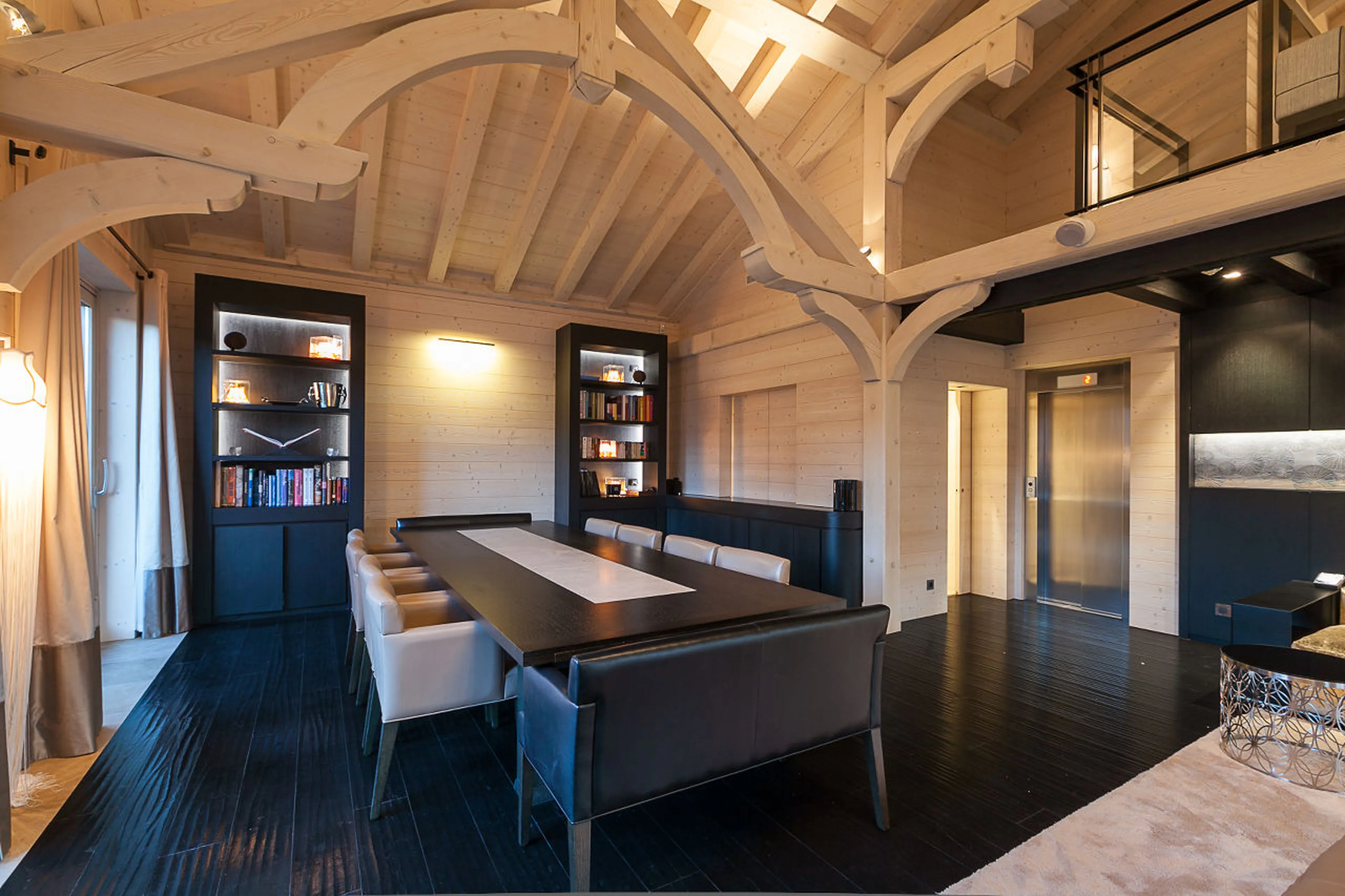 Dining room perfect for dinner parties in Chalet Tobenjofi in Courchevel 1850