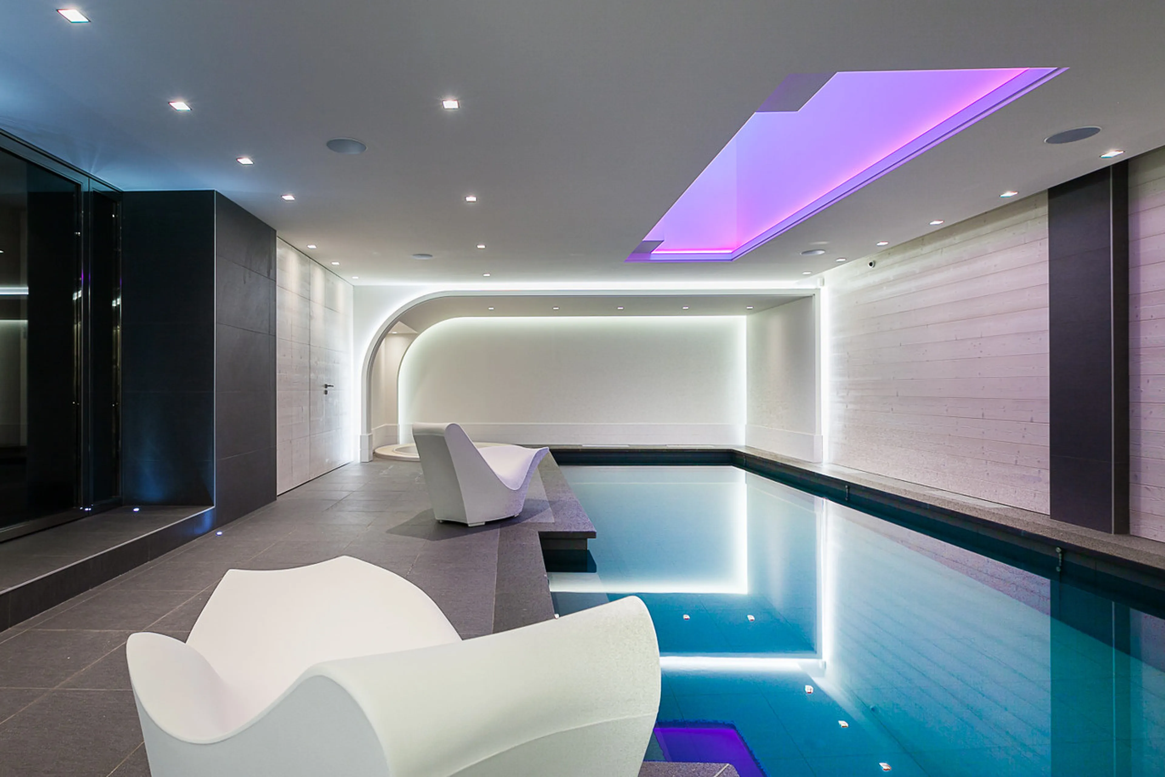 Heated indoor swimming pool in wellness area of Chalet Tobenjofi in Courchevel 1850