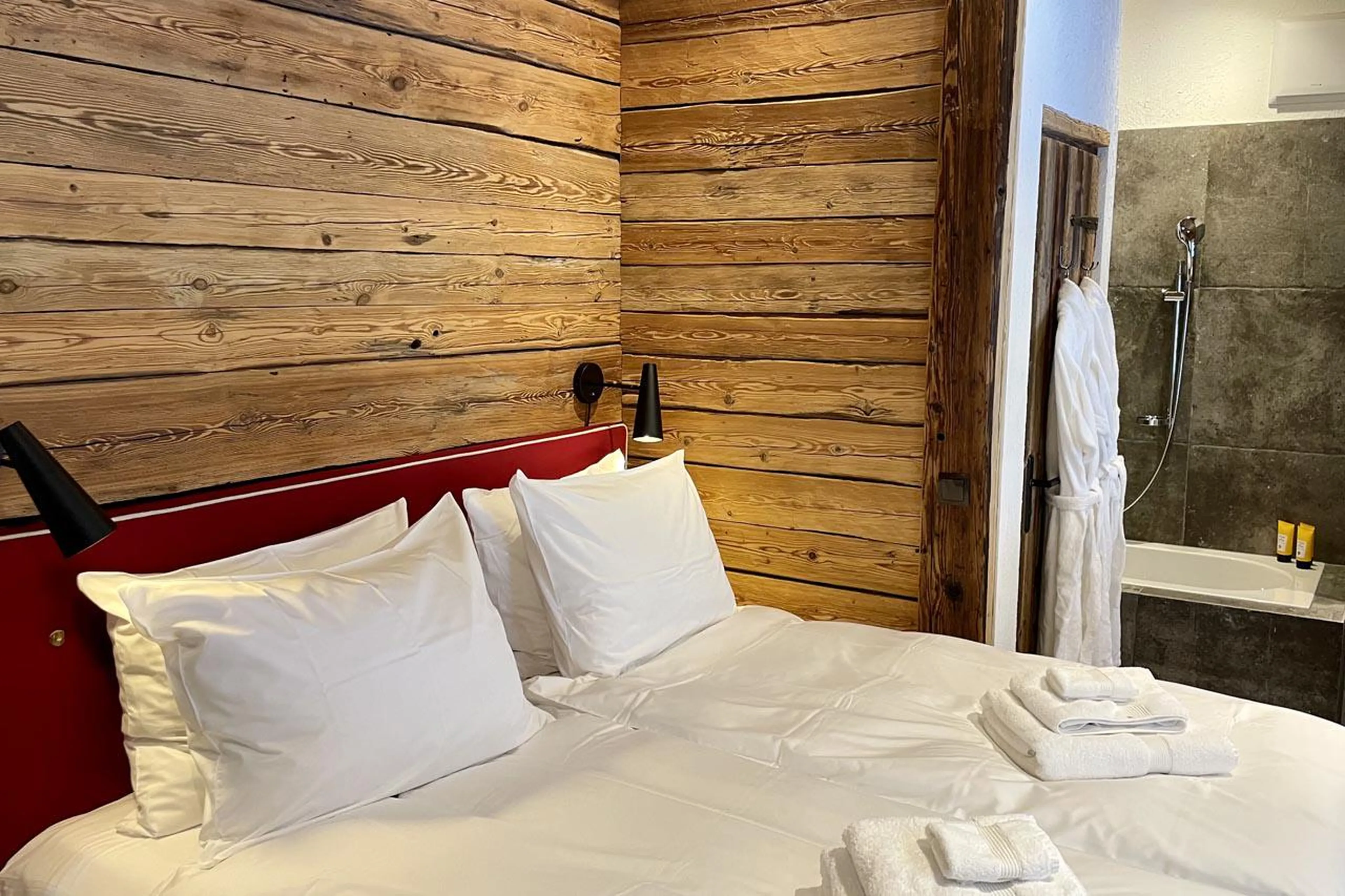 Double bedroom with en-suite bathroom at Chalet Tschoder in St Anton