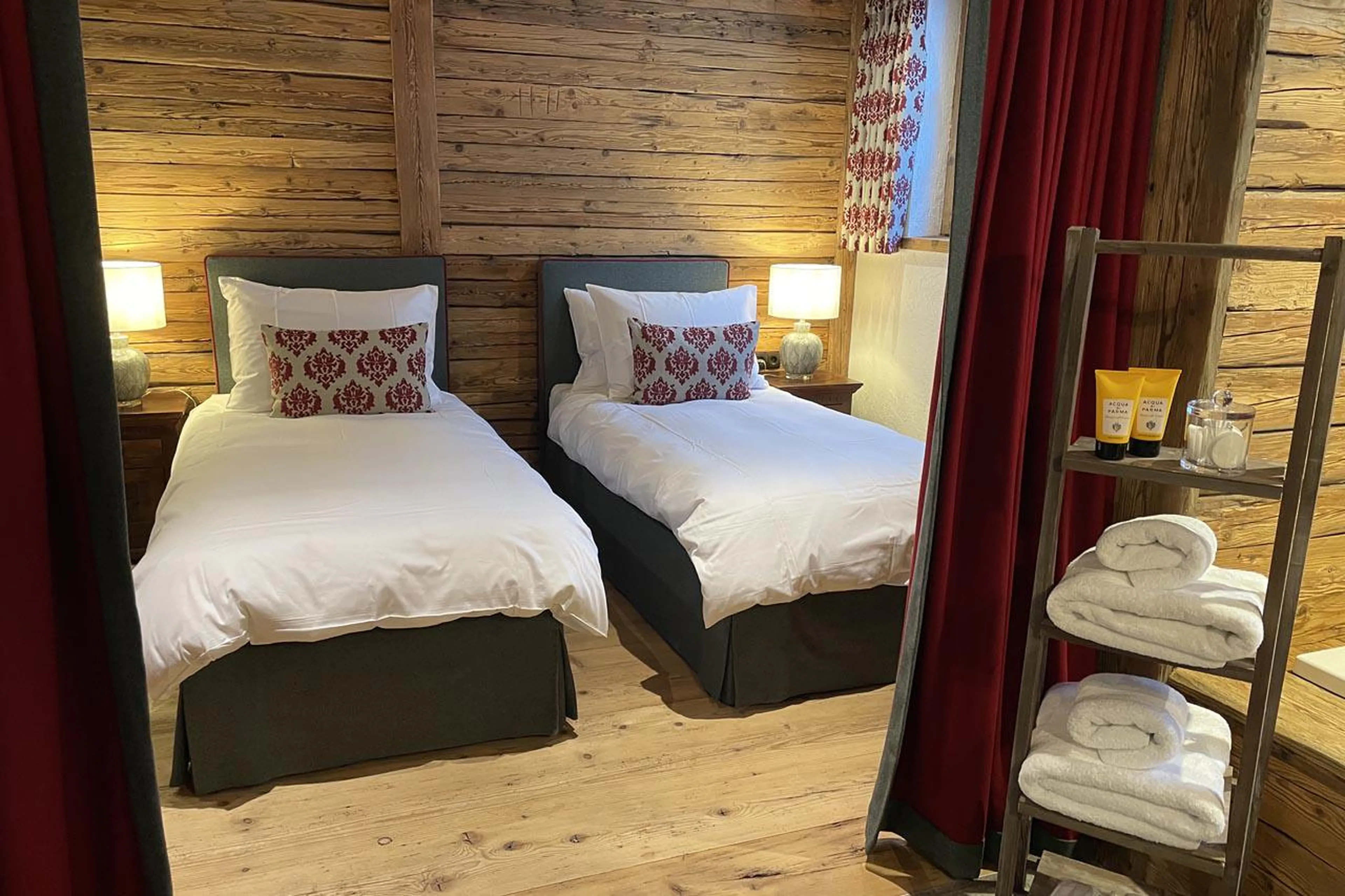Twin/double bedroom at Chalet Tschoder in St Anton
