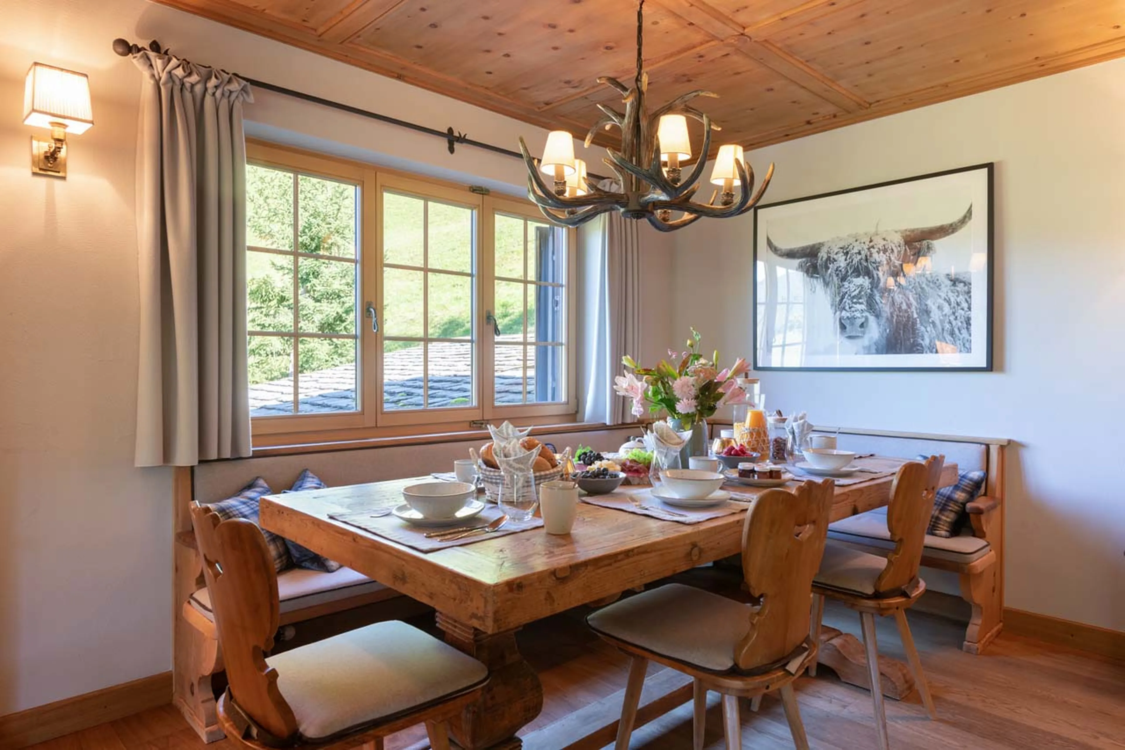 Dining area at Chalet Tschuetta in Klosters
