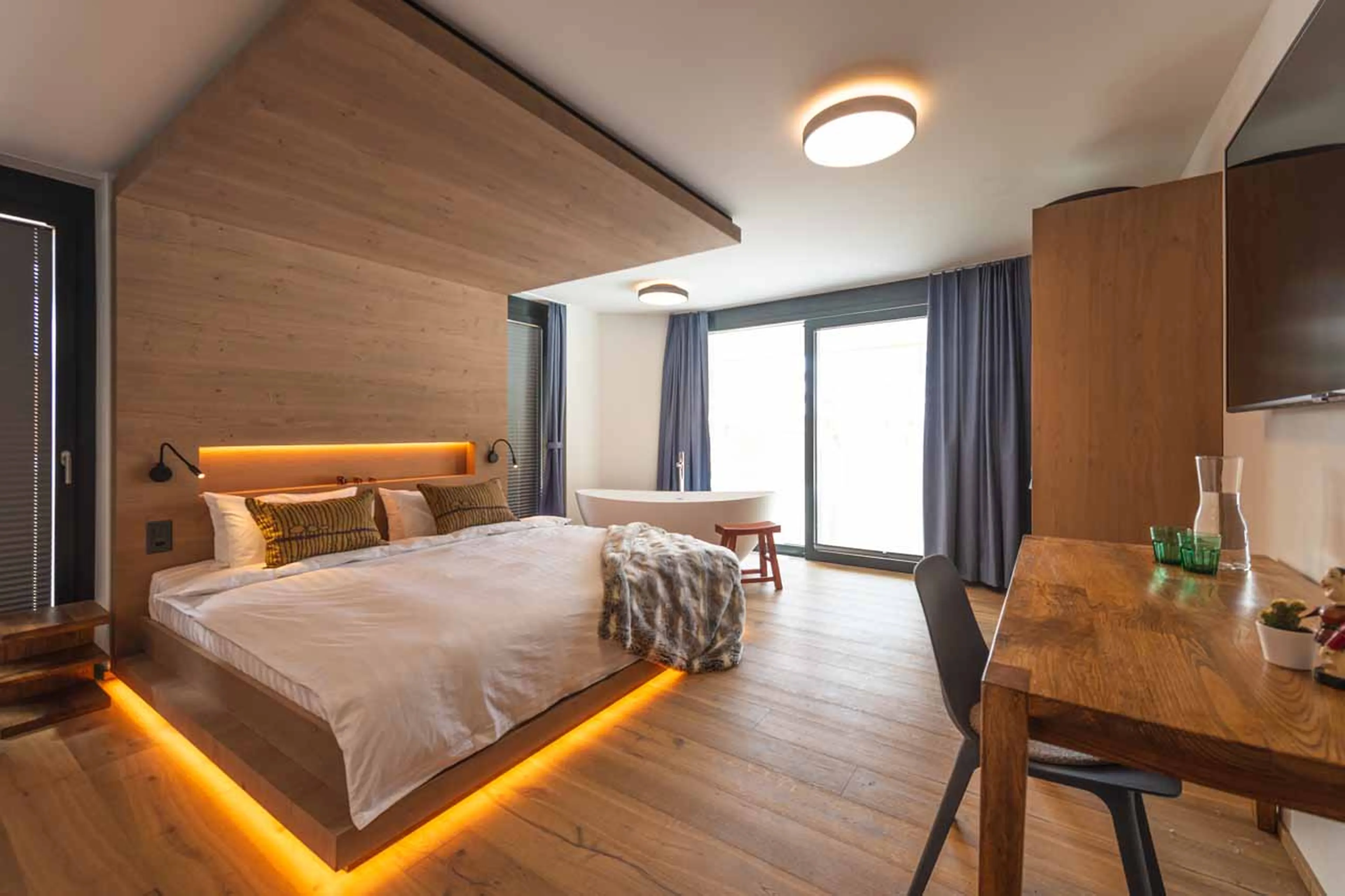 Free-standing bathtub in bedroom at Chalet Tuftra in Findelbach