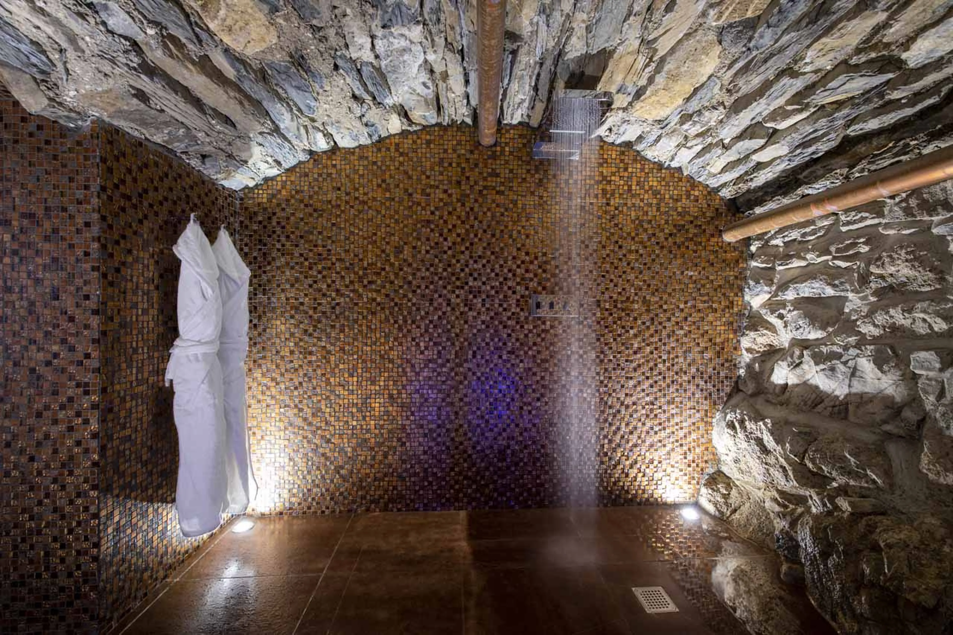 Hydrotherapy jet shower at Chalet Twenty26 in Morzine