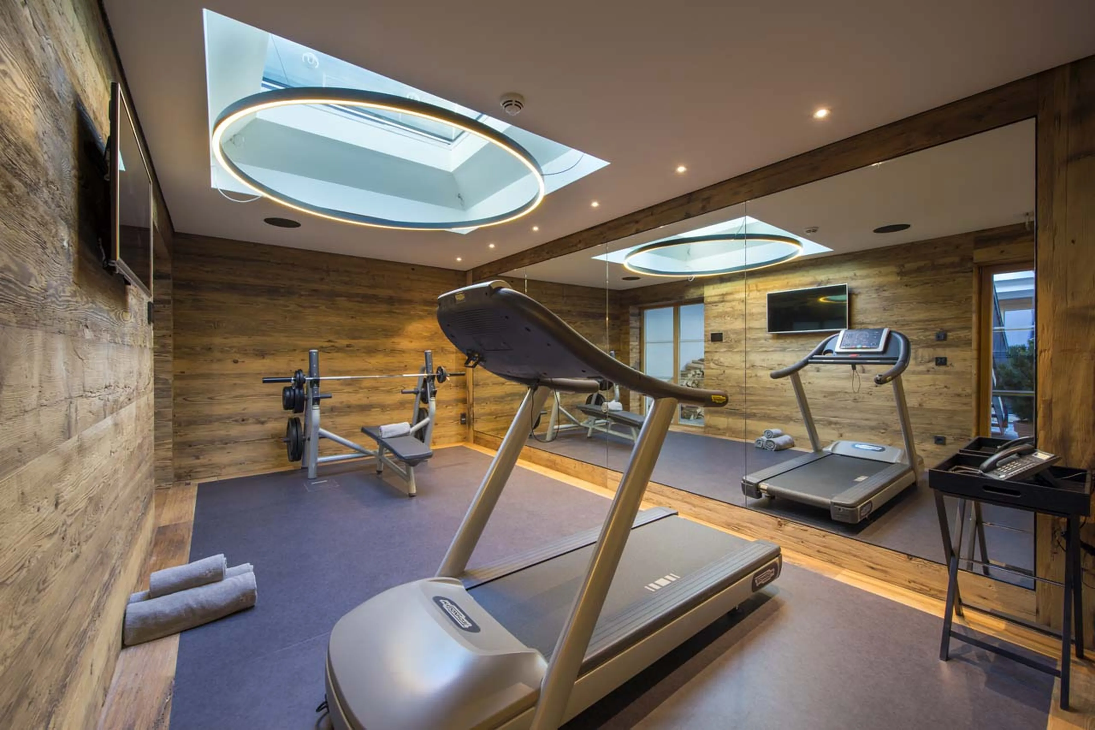 Professionally equipped gym on the lowest level of Chalet Uberhaus in Lech