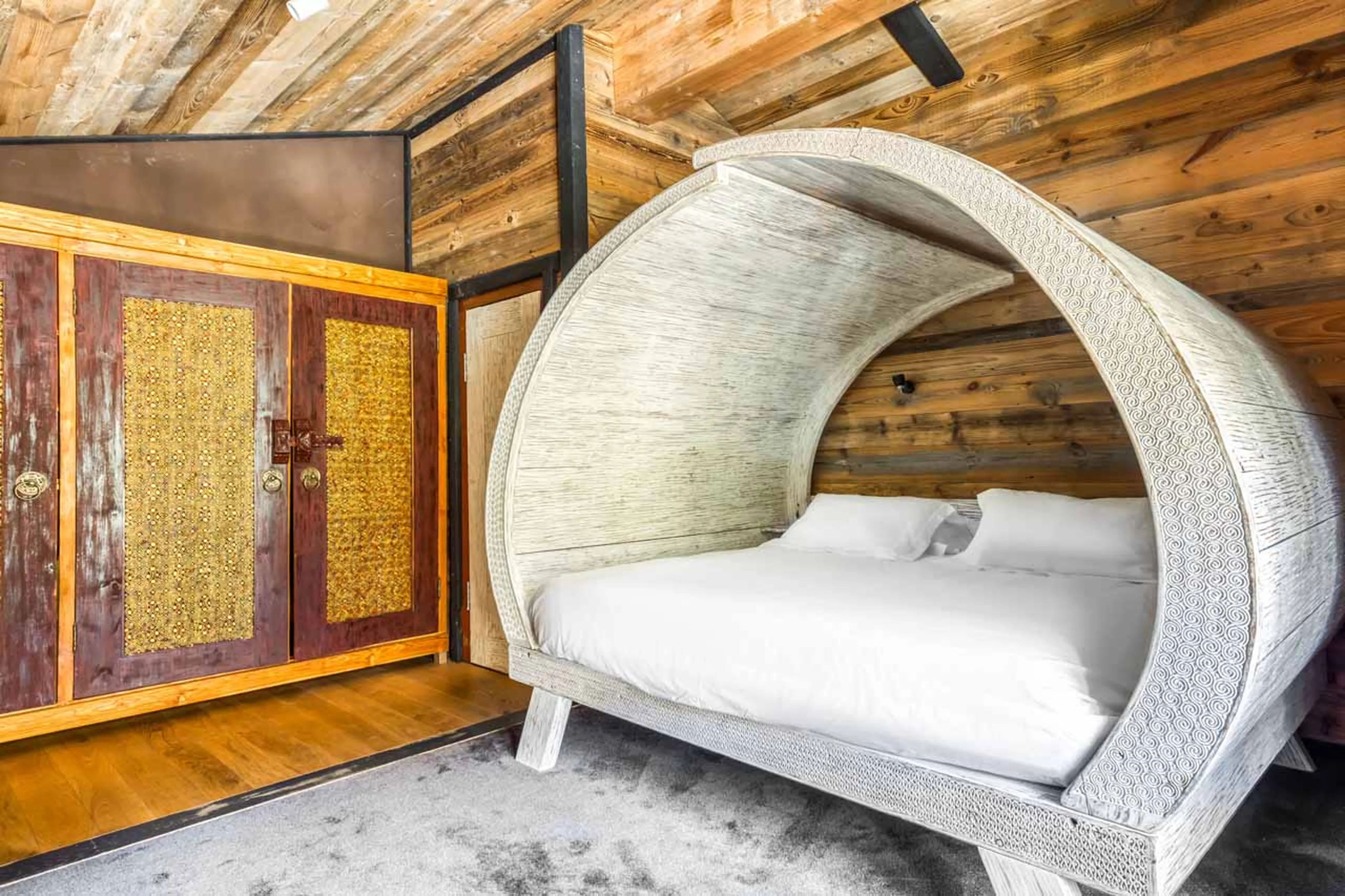 Unique double bed in bedroom one at Chalet Ubud in Tignes