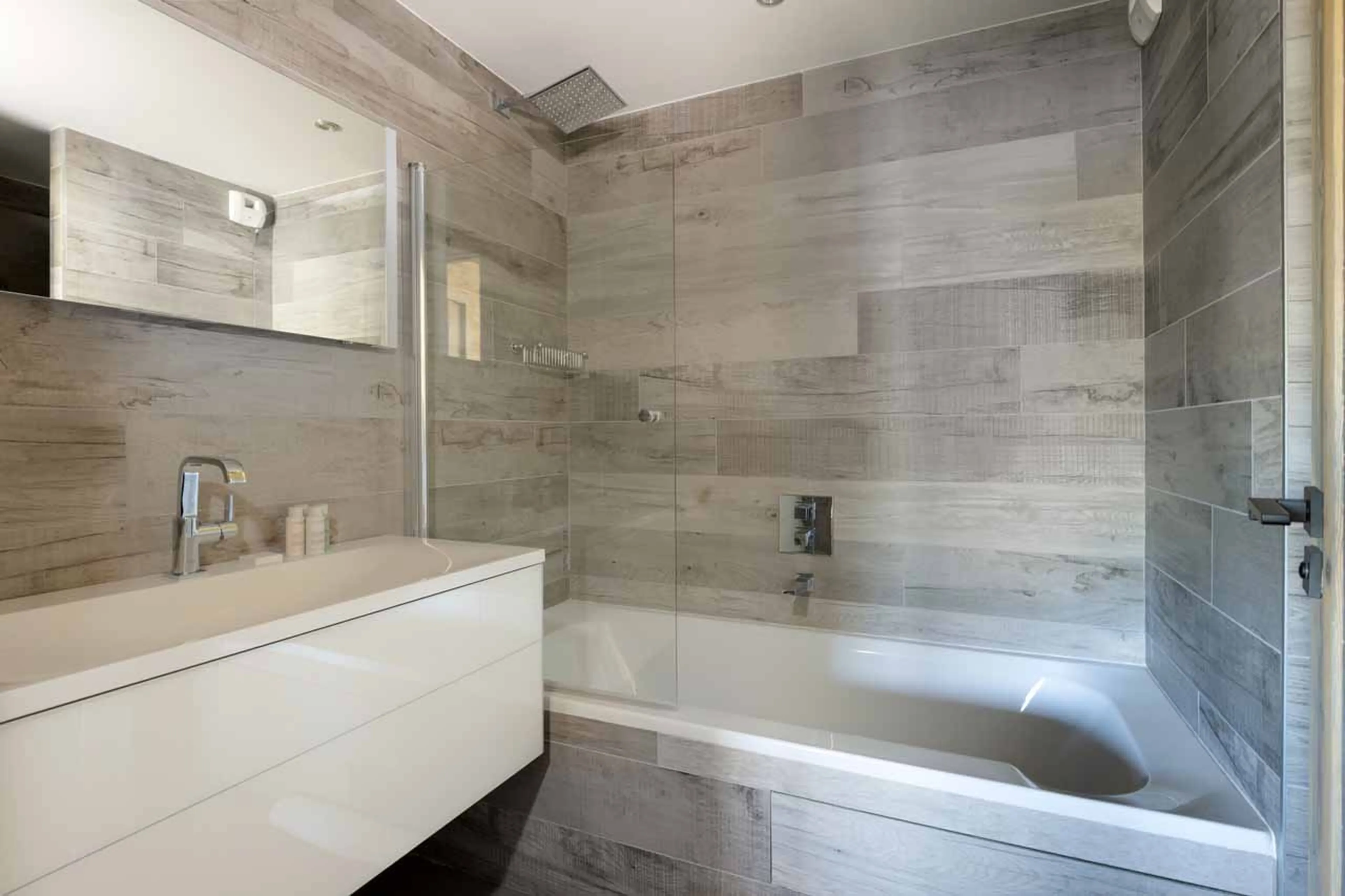 Bedroom 1 en-suite at Chalet Ursus in Courchevel 1650