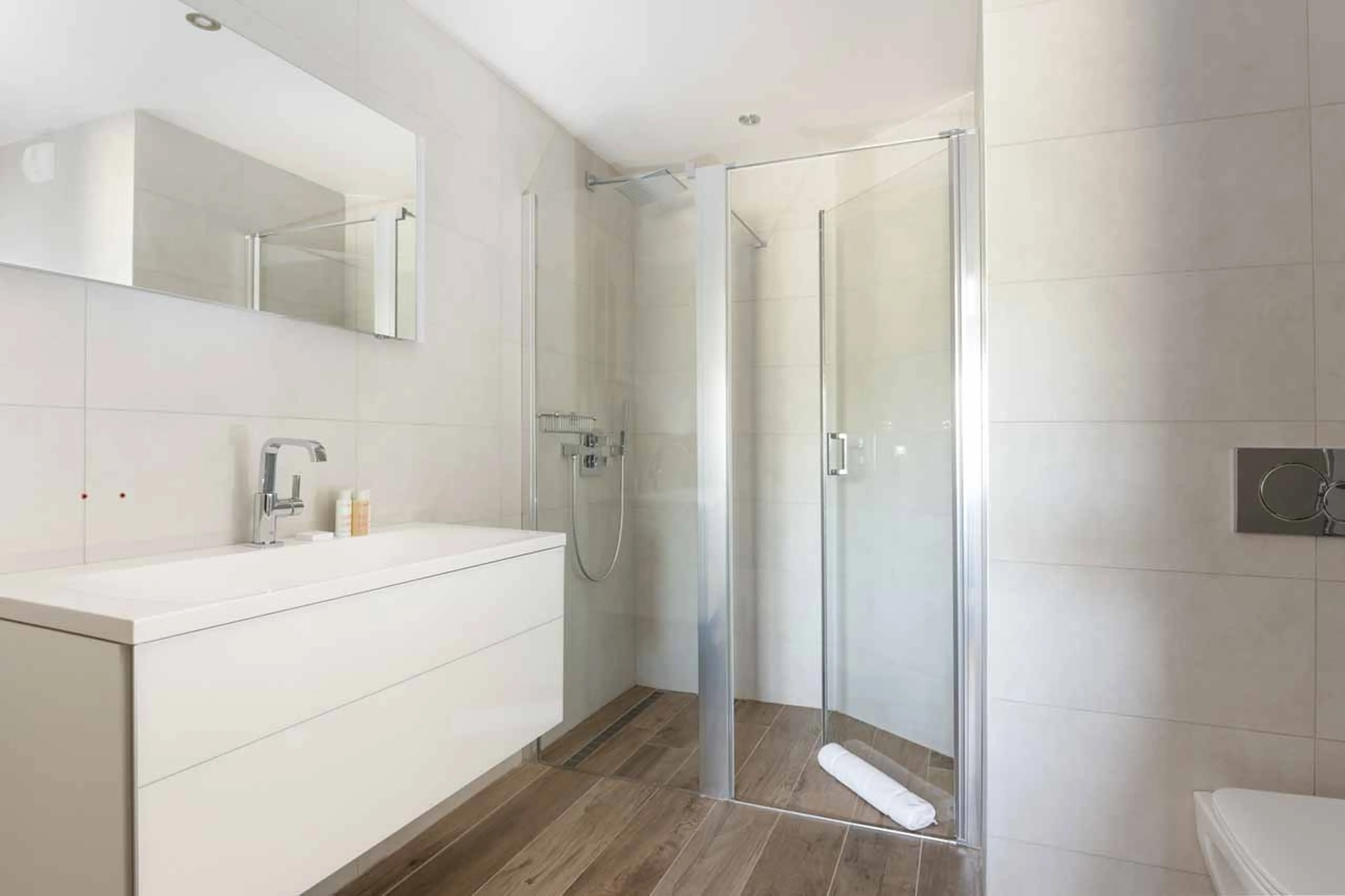 Bedroom 2 en-suite at Chalet Ursus in Courchevel 1650