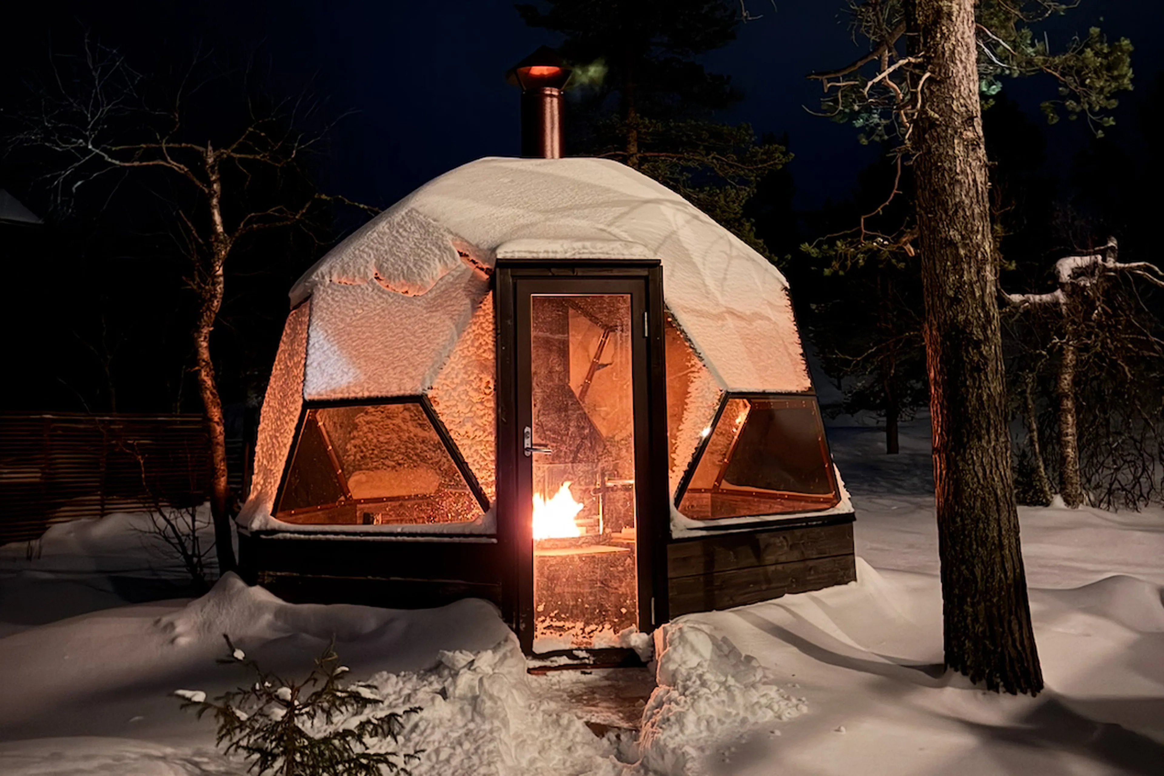 Glass igloo at Chalet Utsu in Levi, Finland