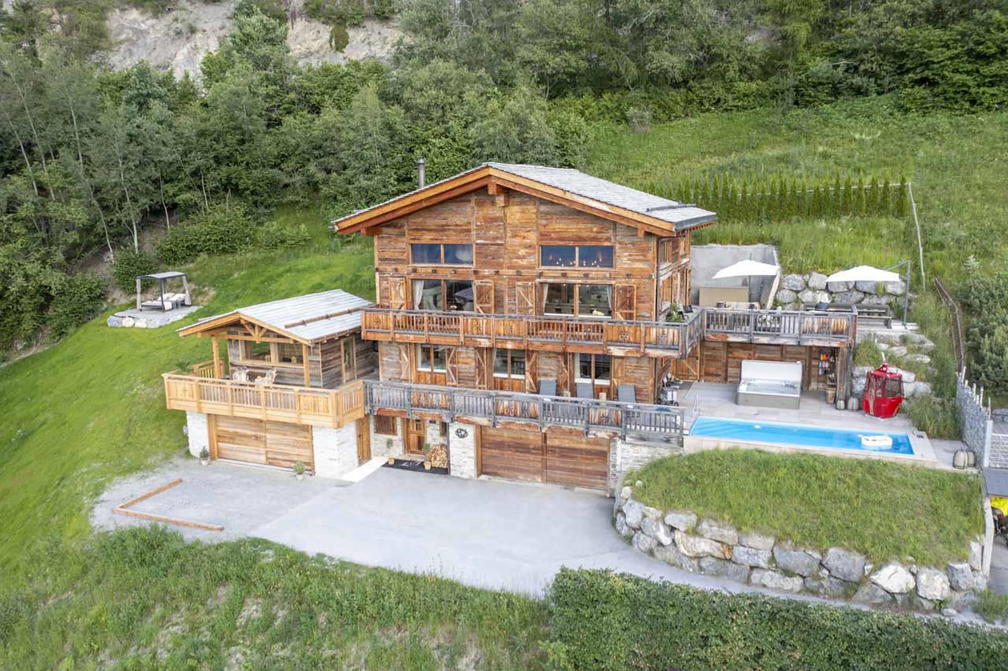 Exterior of Chalet V in La Tzoumaz