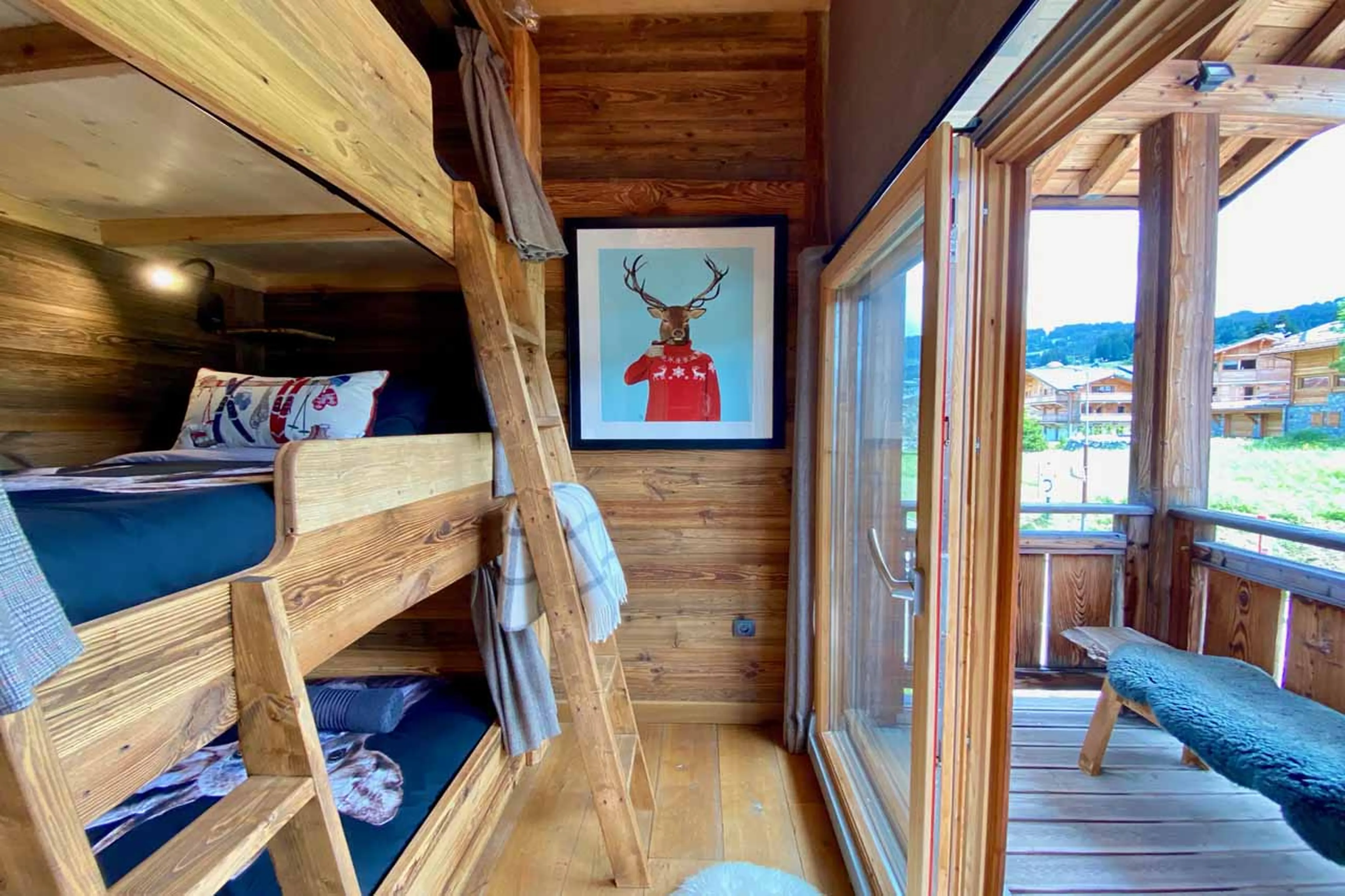 Triple bunk beds at Chalet Valambrun in Les Gets