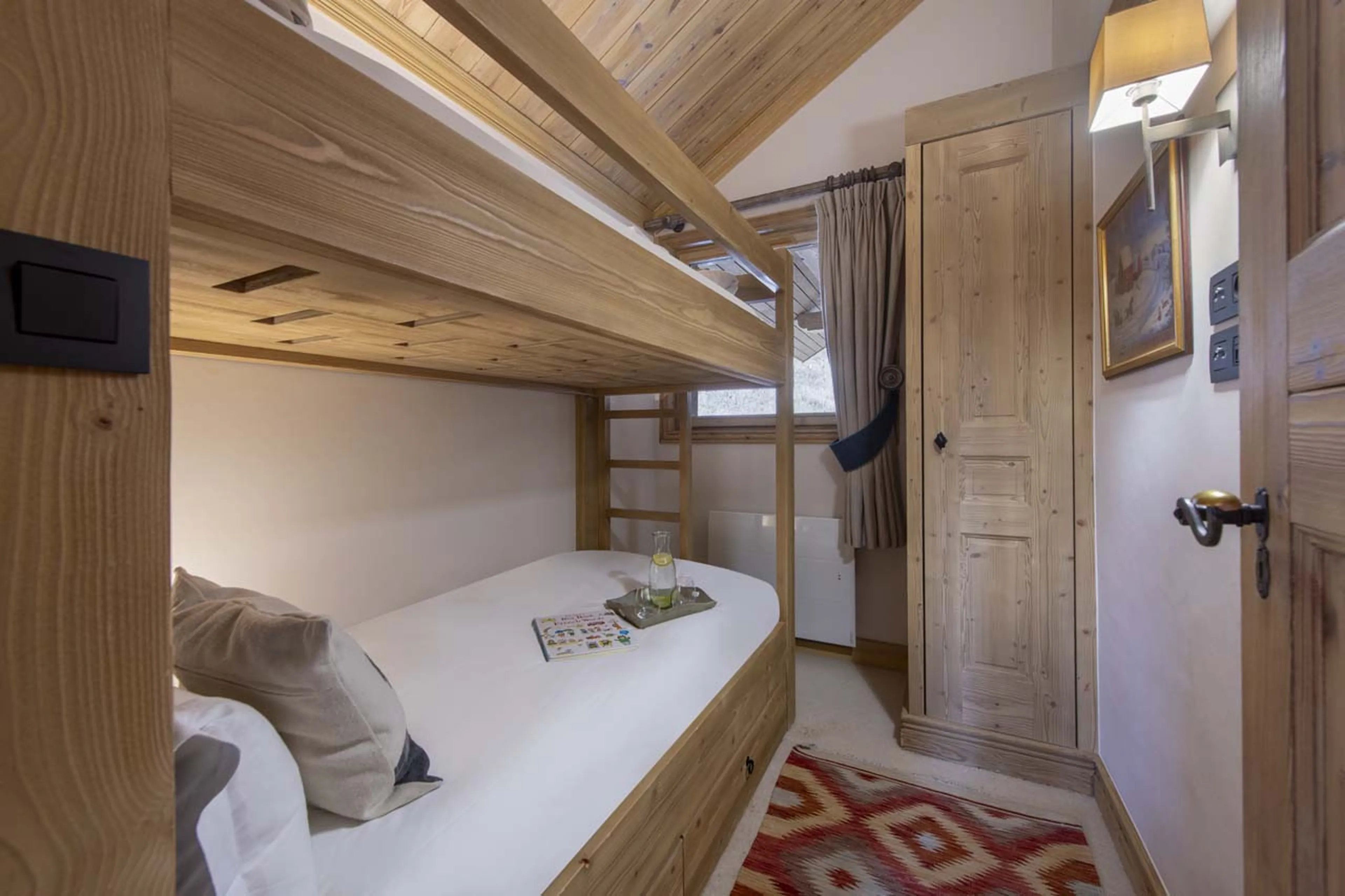 Bedroom five bunk beds at Chalet Valentine in Meribel