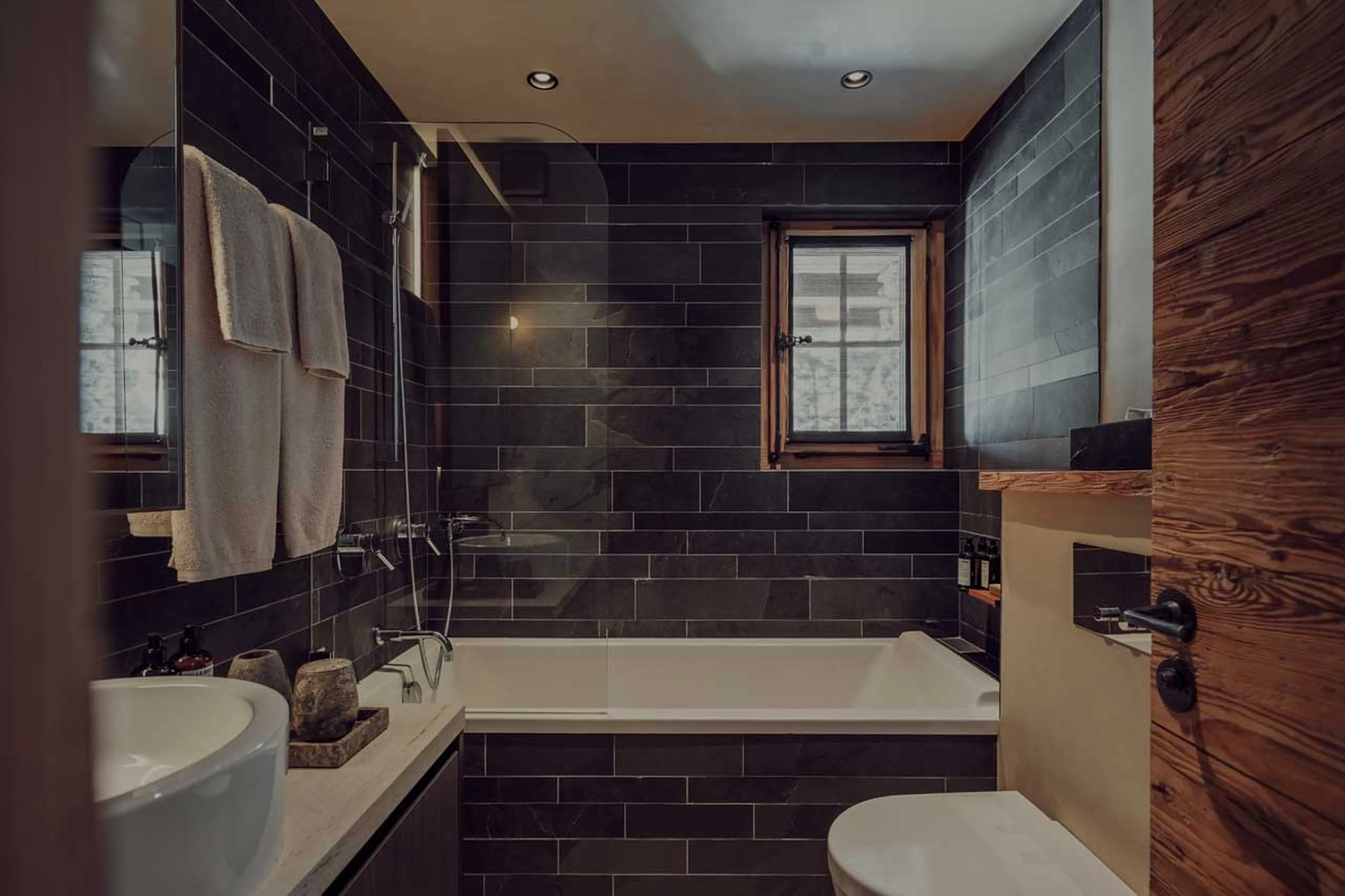 Bedroom 1 en-suite at Vallon D'Arbi in Verbier