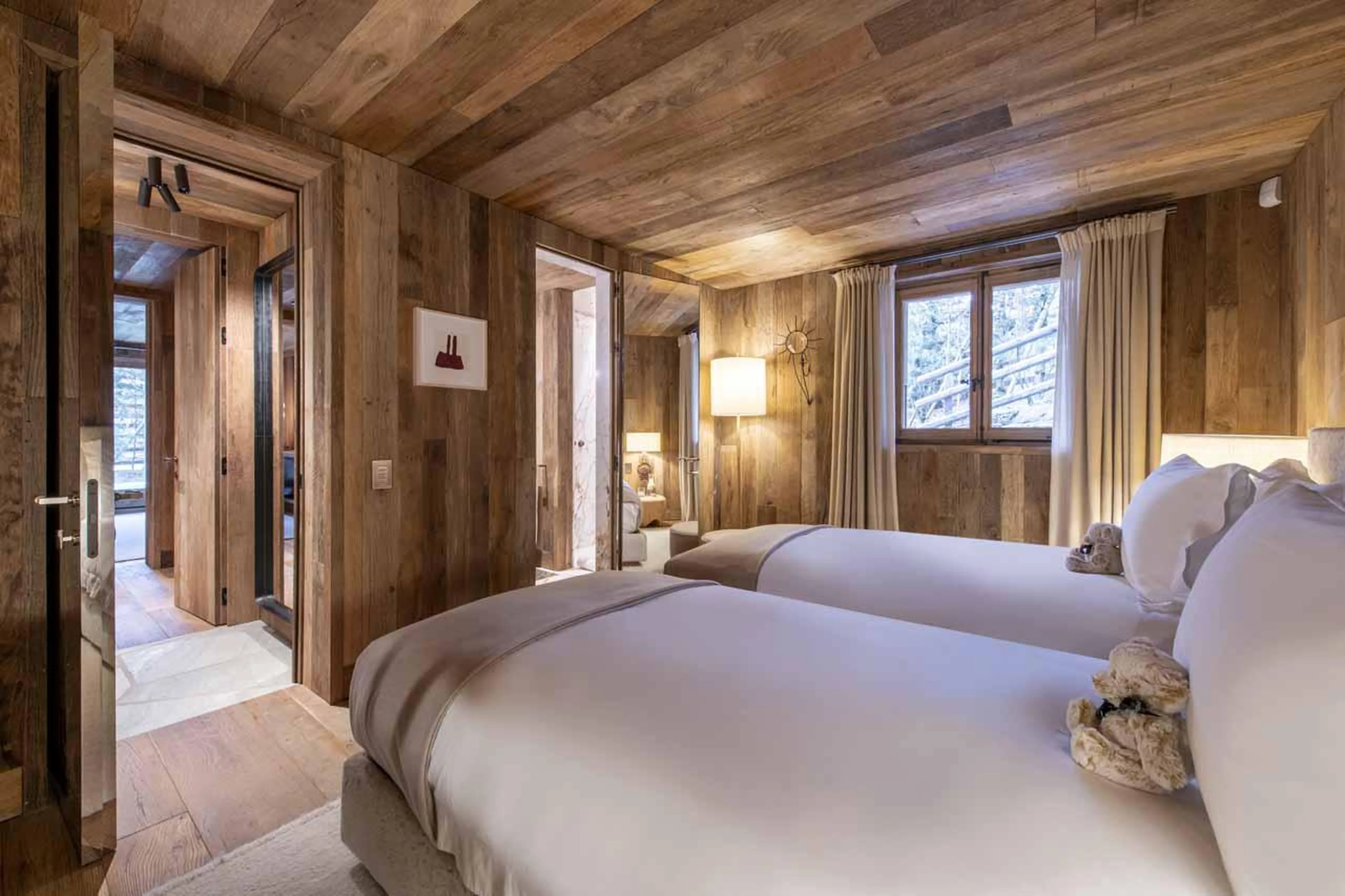 Ground floor twin bedroom at Chalet Vicuna in Verbier