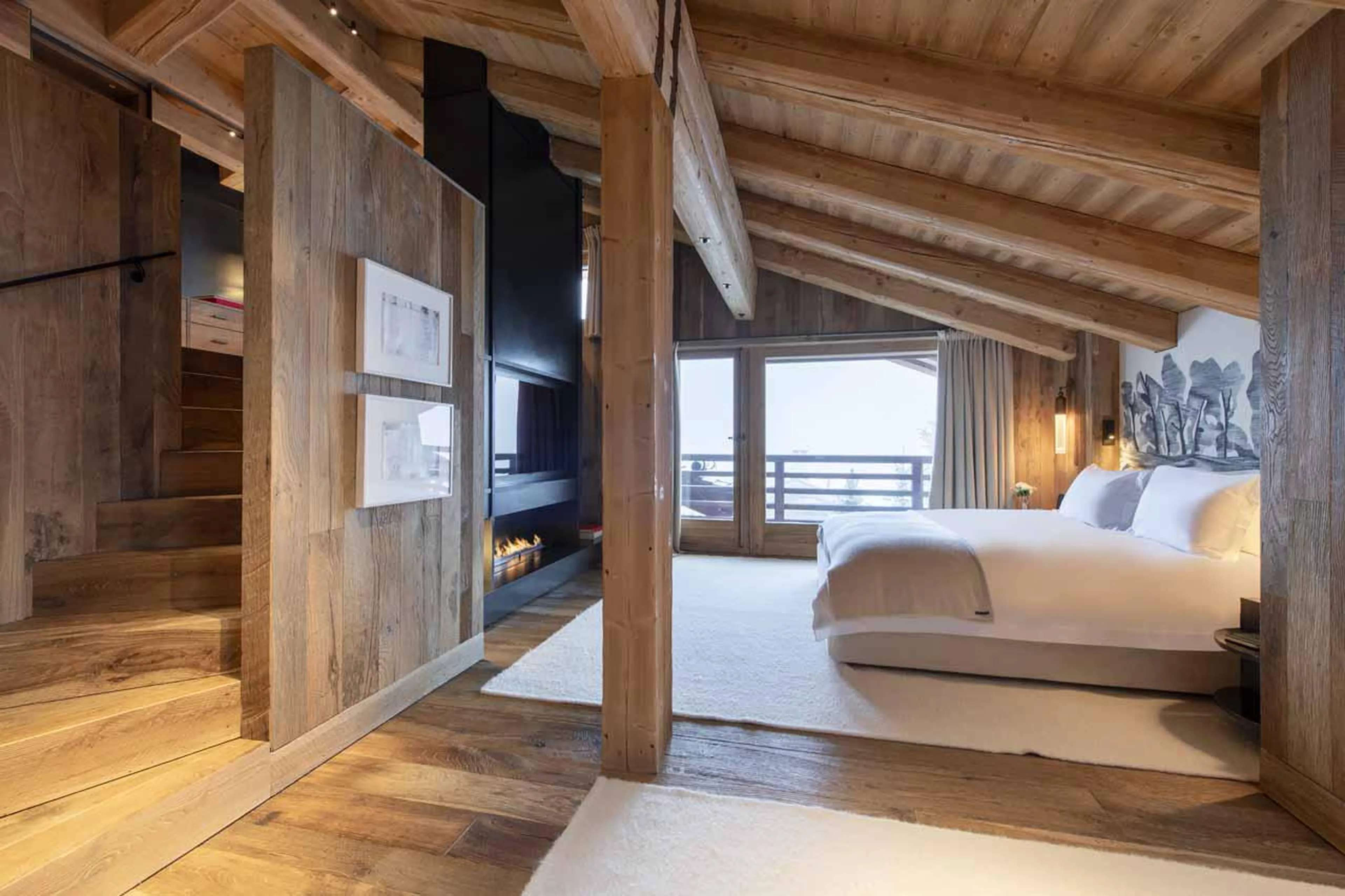 Double bedroom with open-plan layout at Chalet Vicuna in Verbier