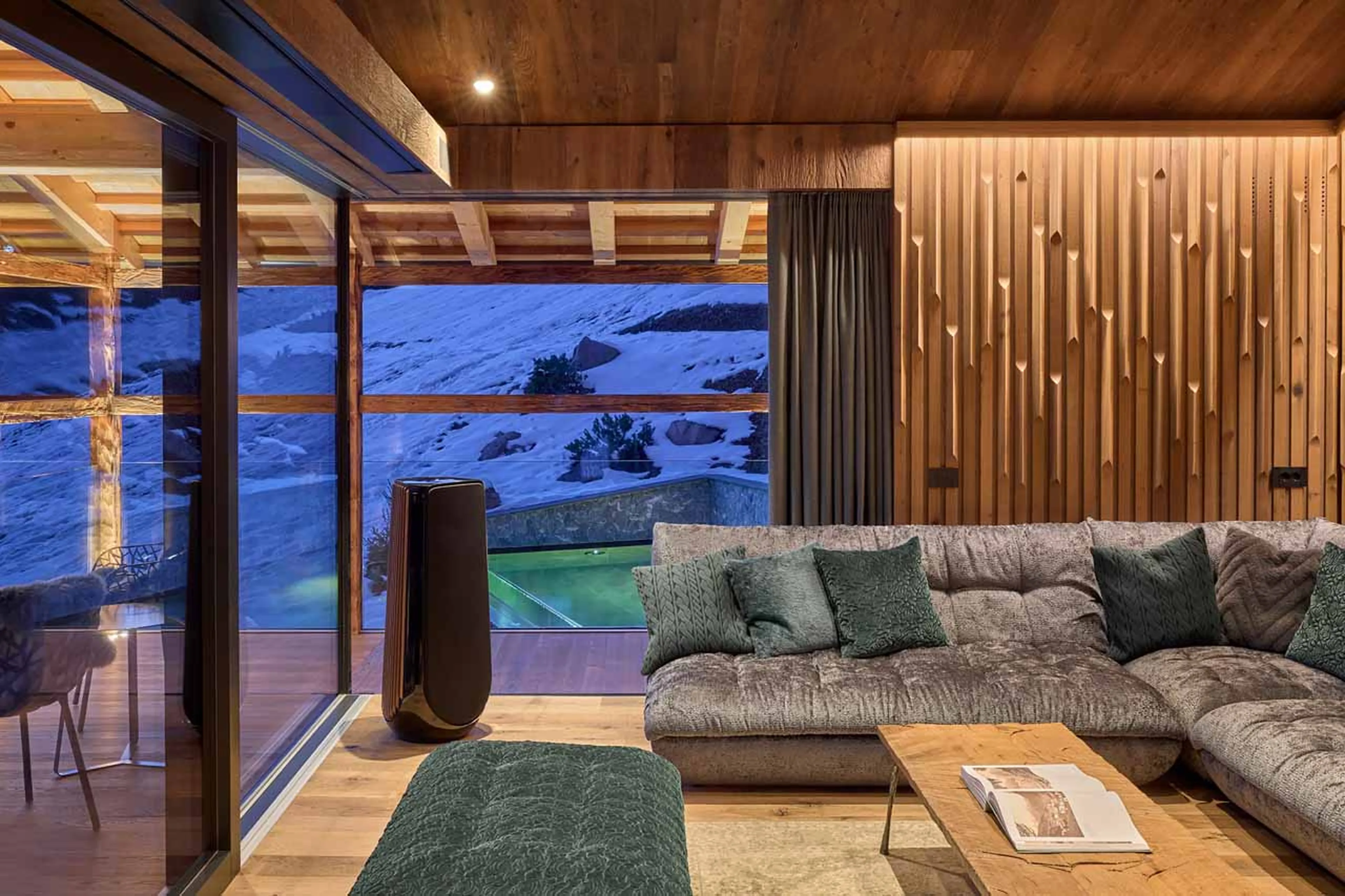 Sofa area at Chalet Vilaiet in Val Gardena