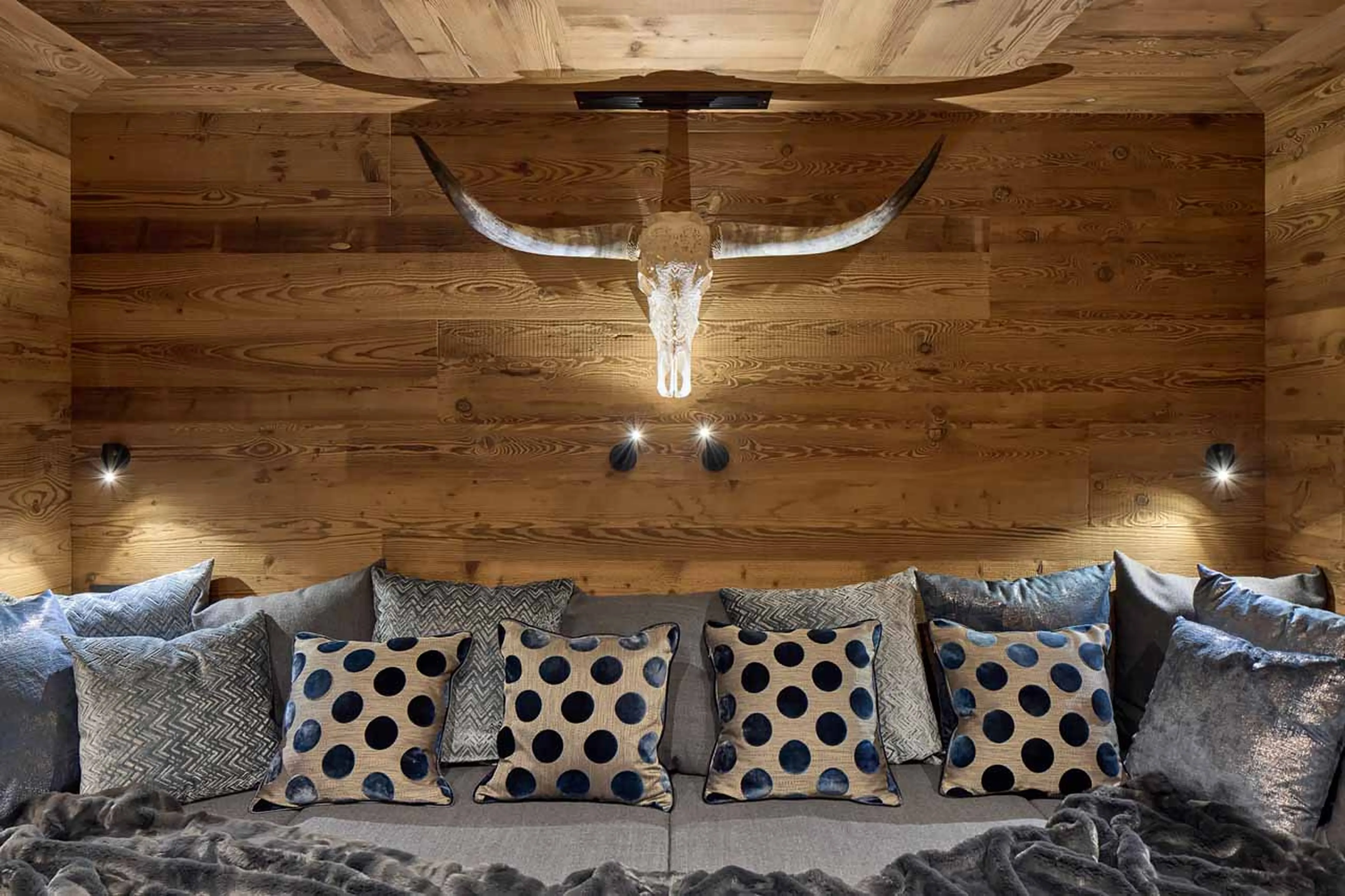 Sofa in spa area at Chalet Vilaiet in Val Gardena