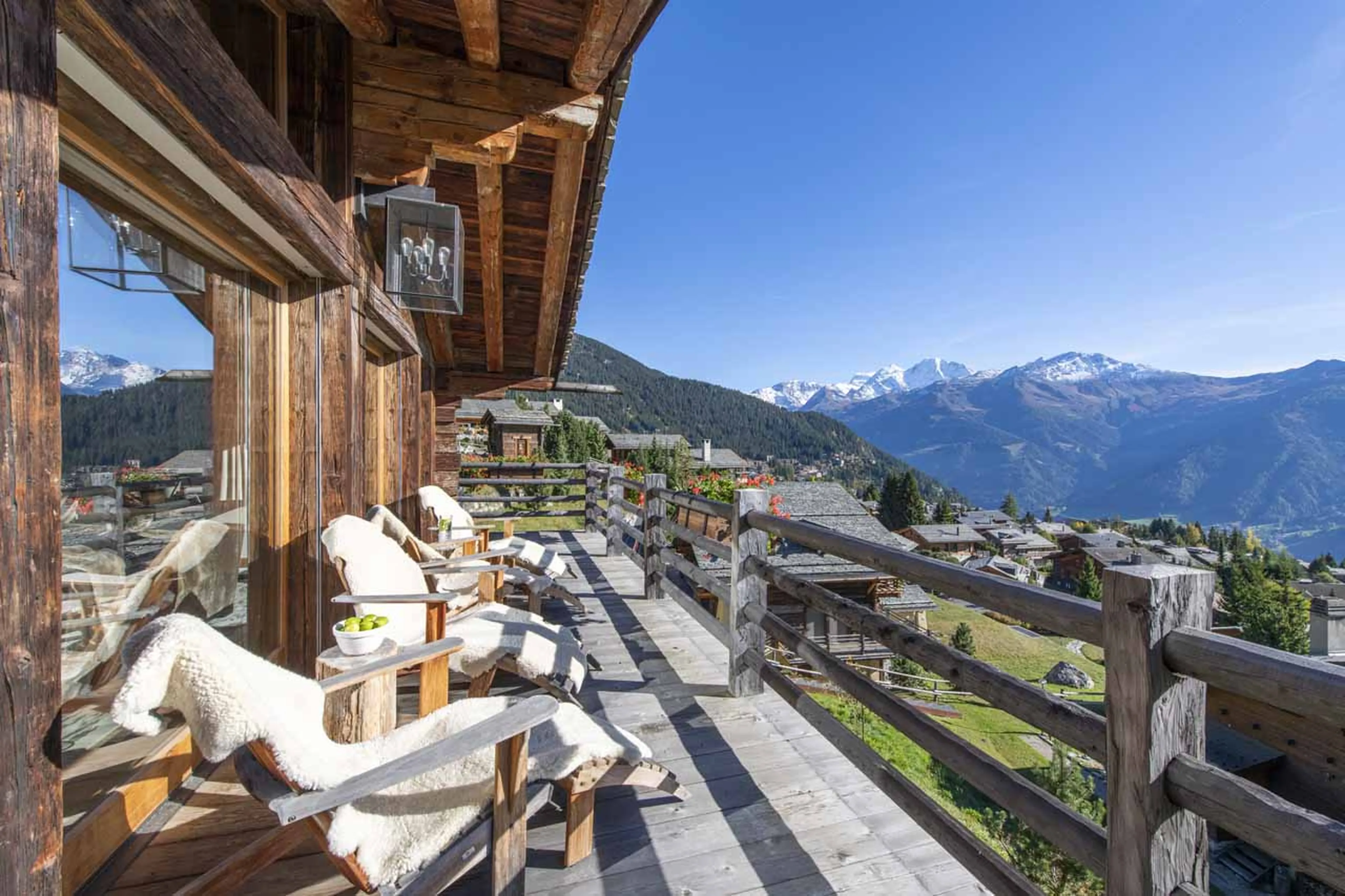 Balcony with plenty of seating at Chalet Virmadisa in Verbier