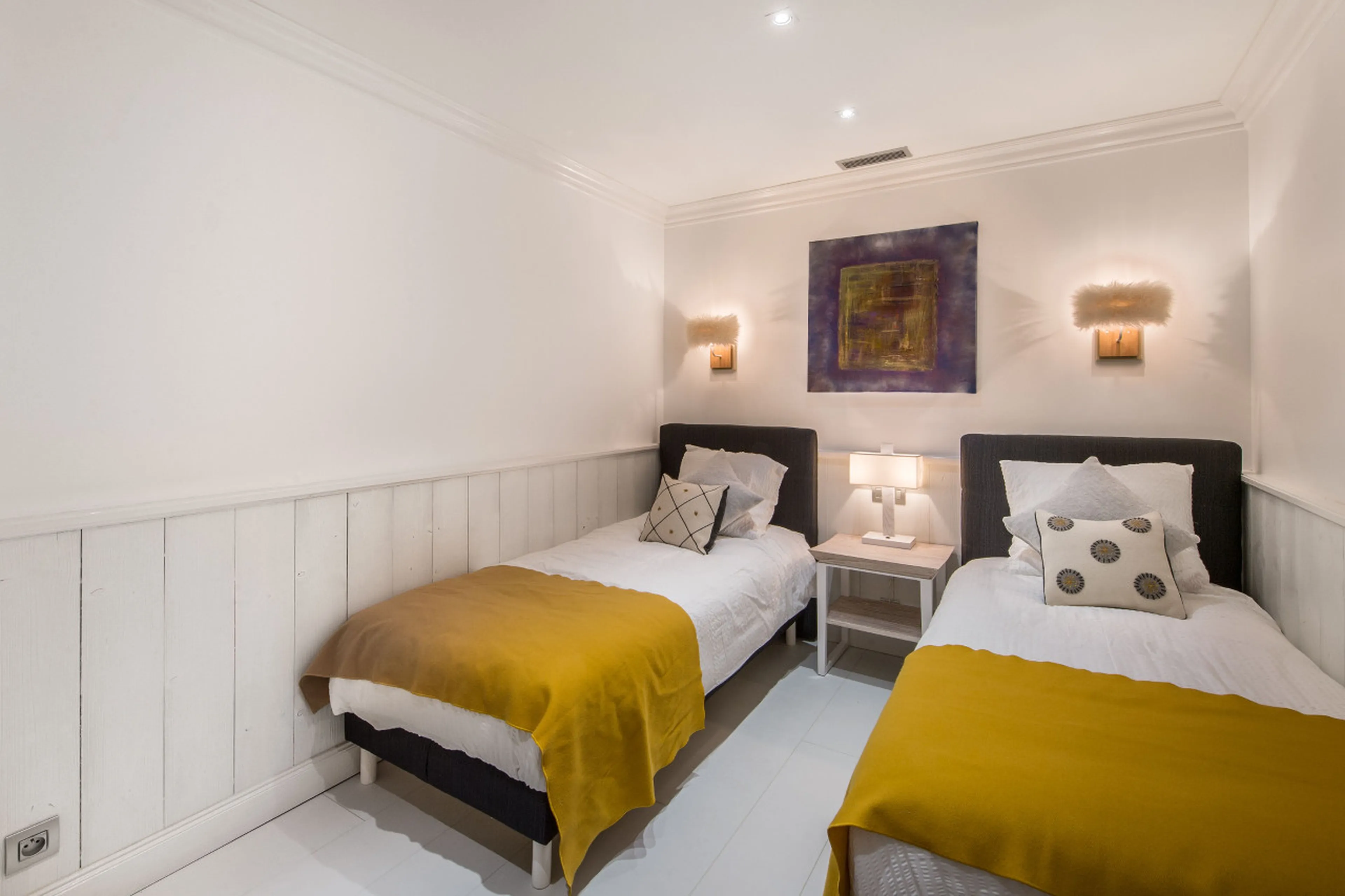 En-suite bedroom suitable for kids in Chalet White Dream in Courchevel 1850