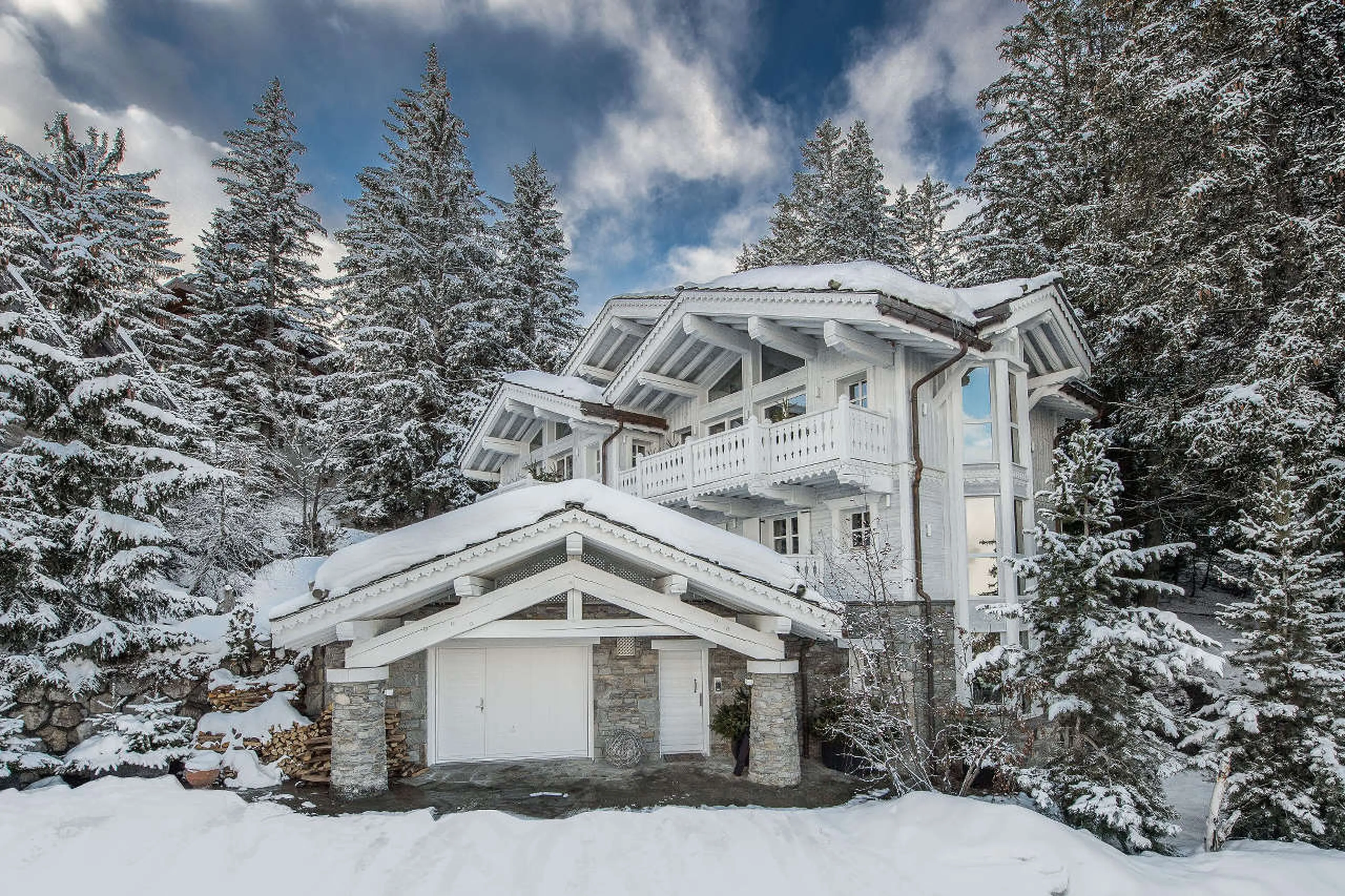 Exterior of Chalet White Dream surrounded by fir trees in Courchevel 1850
