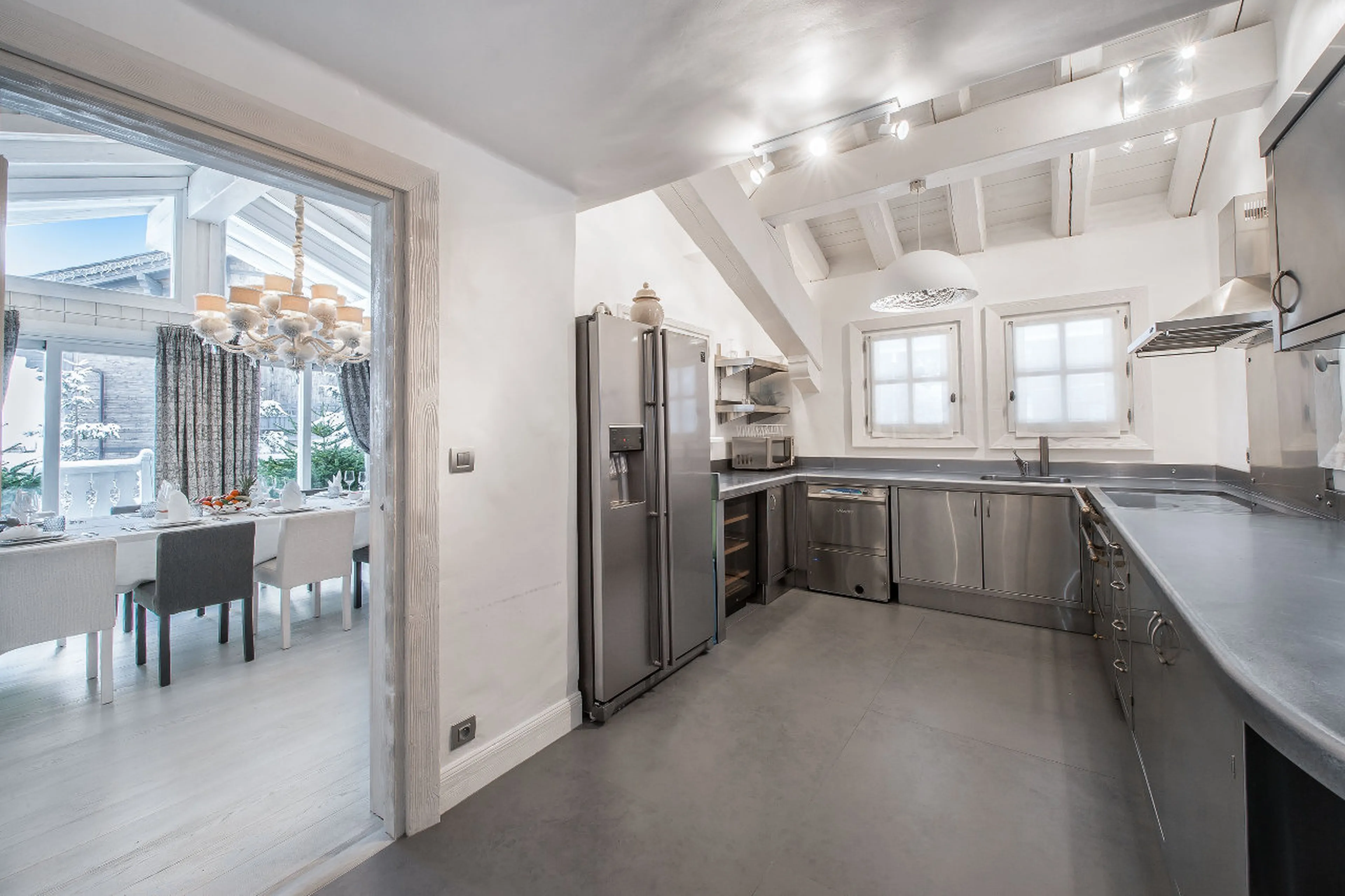 Fully equipped kitchen of Chalet White Dream in Courchevel 1850