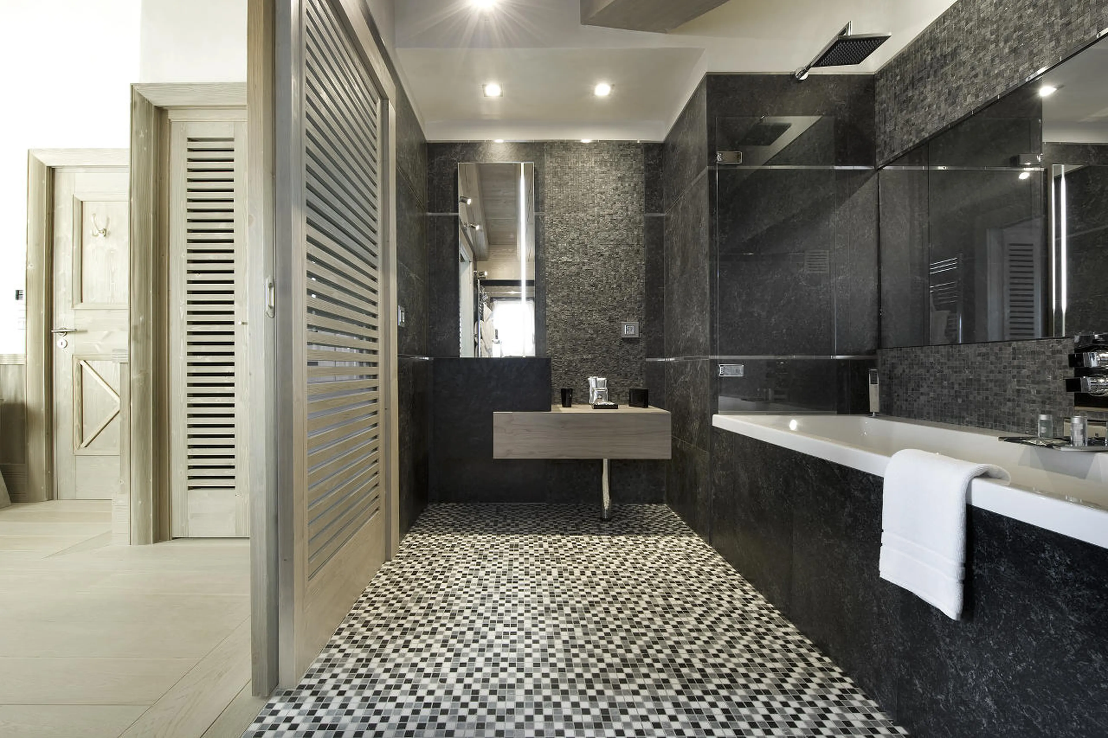 Full en-suite bathroom in Chalet White Pearl in Val d’Isere
