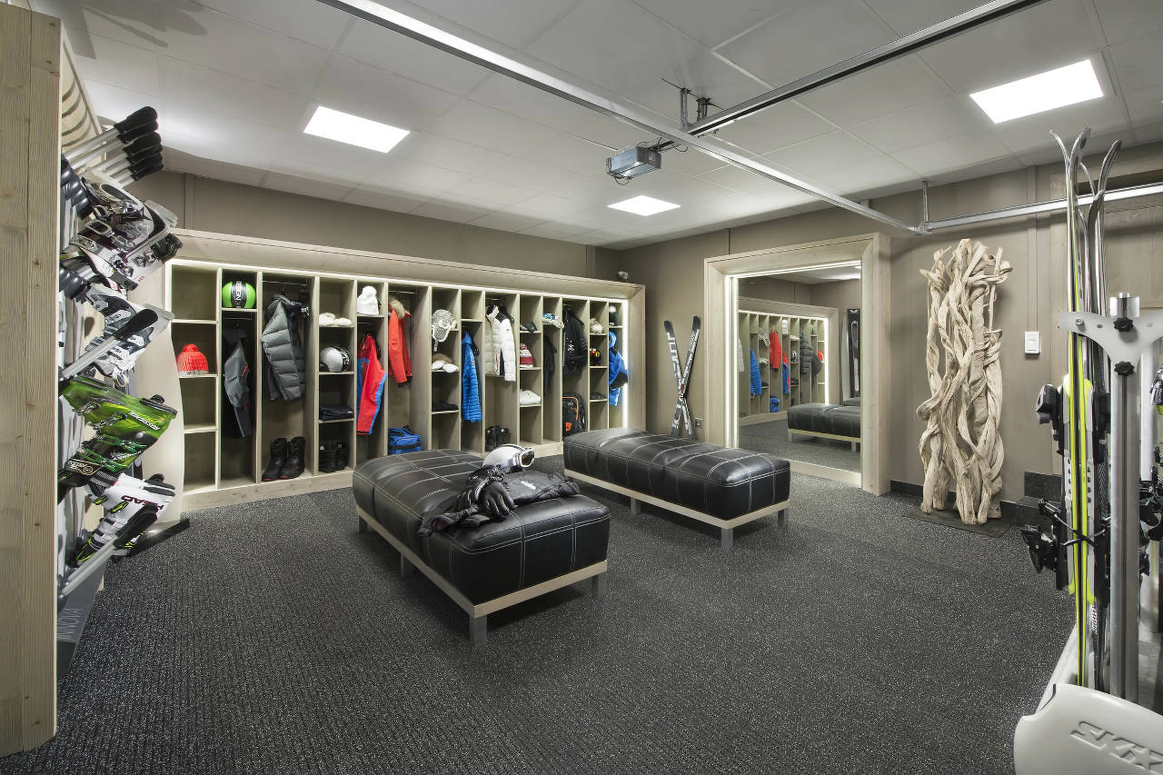 chalet-white-pearl-val-d-isere-ski-room