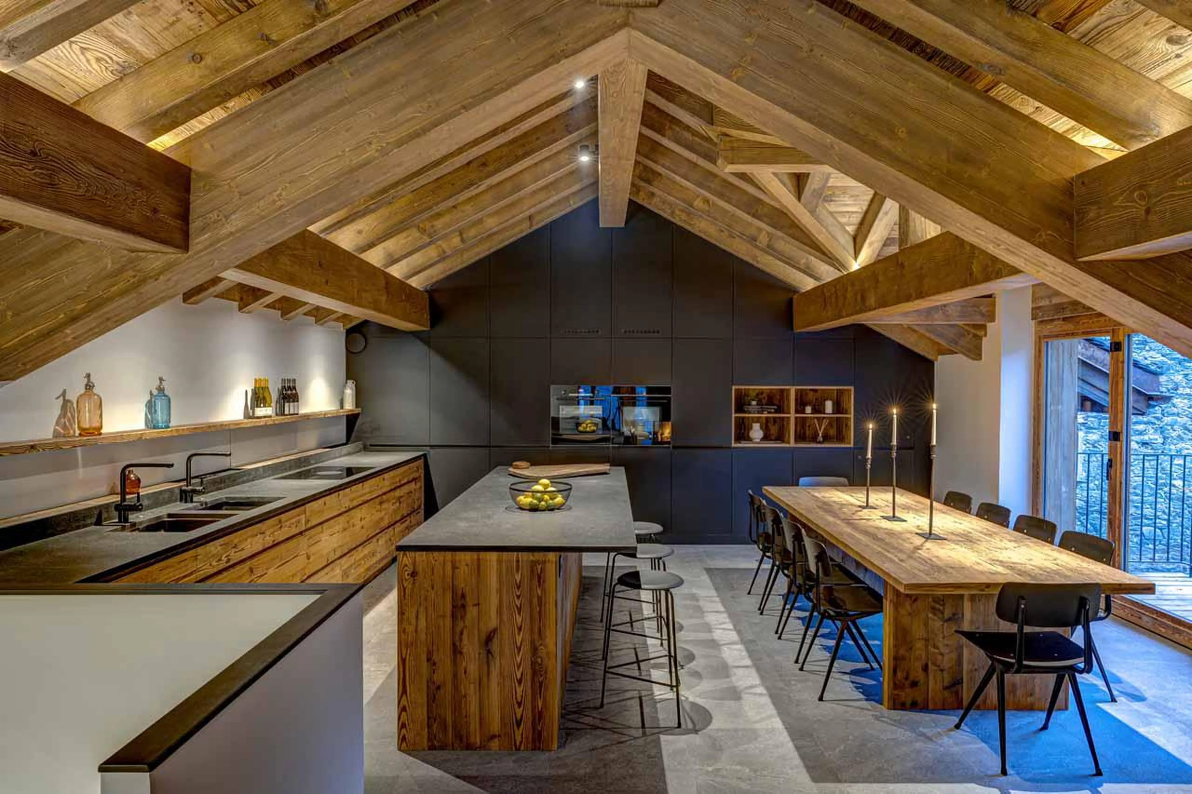 Kitchen with breakfast bar in Chalet Zanskar, St Martin de Belleville
