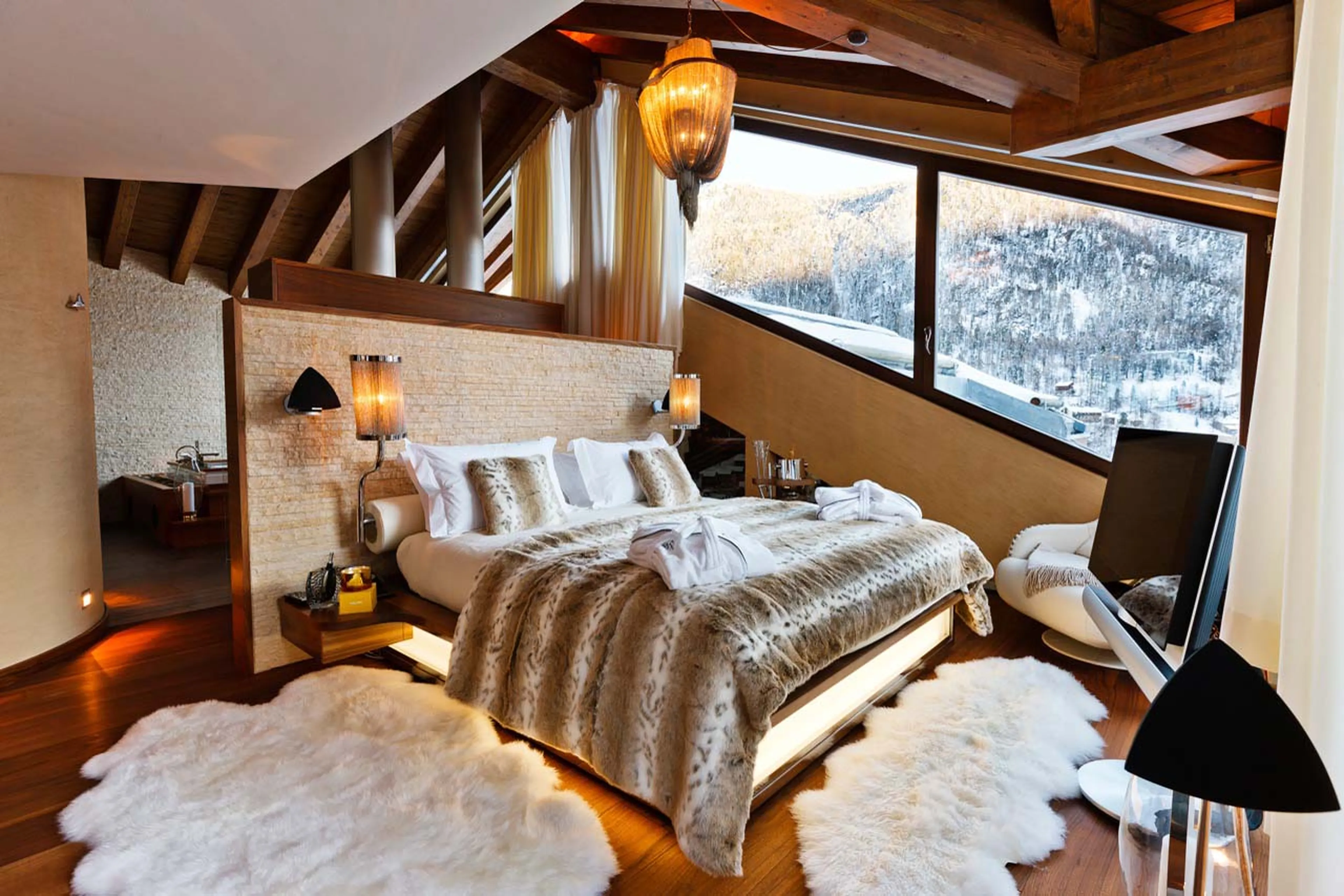 Master bedroom of Chalet Zermatt Peak in Zermatt