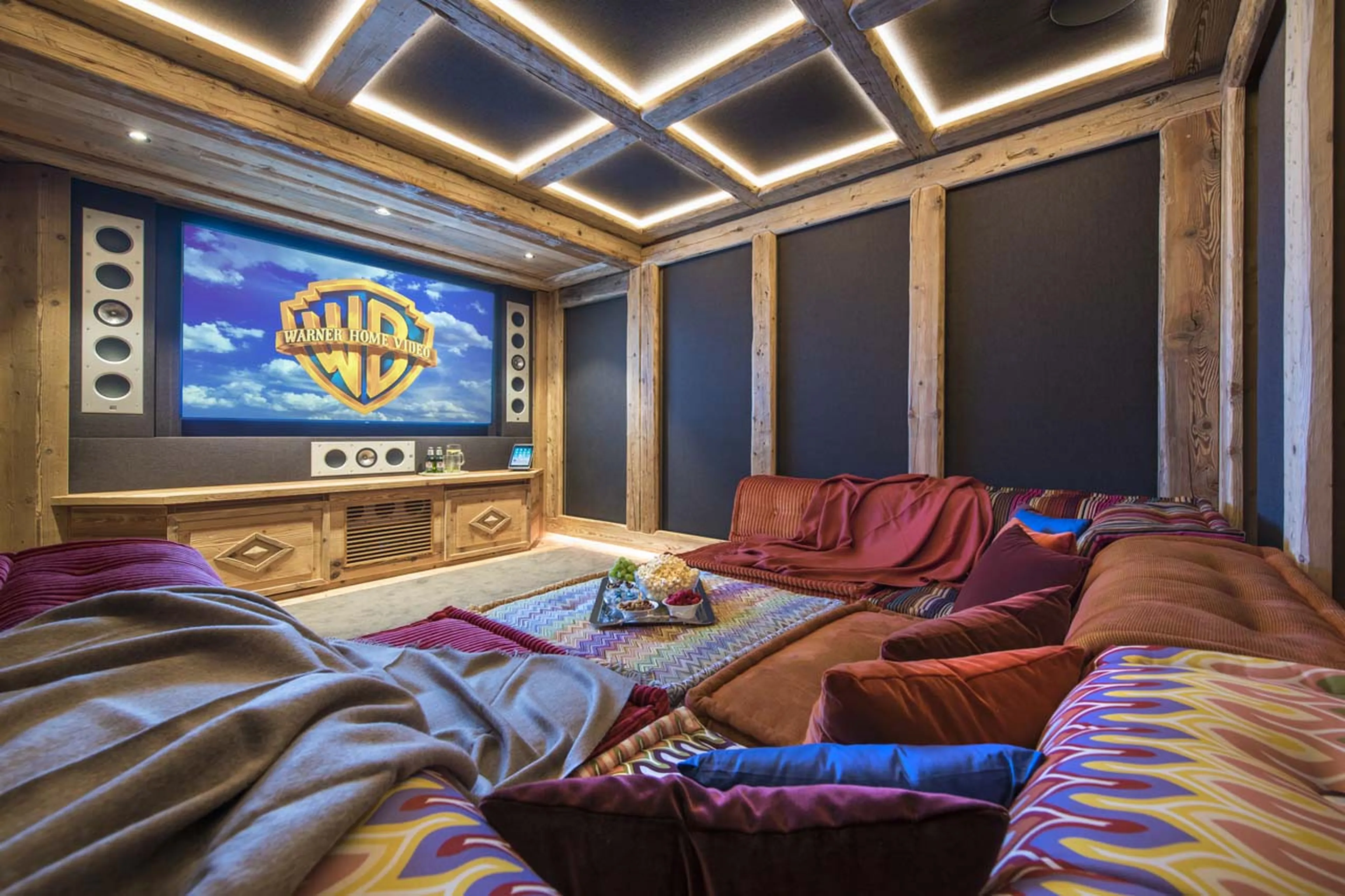 chesa el toula cinema room