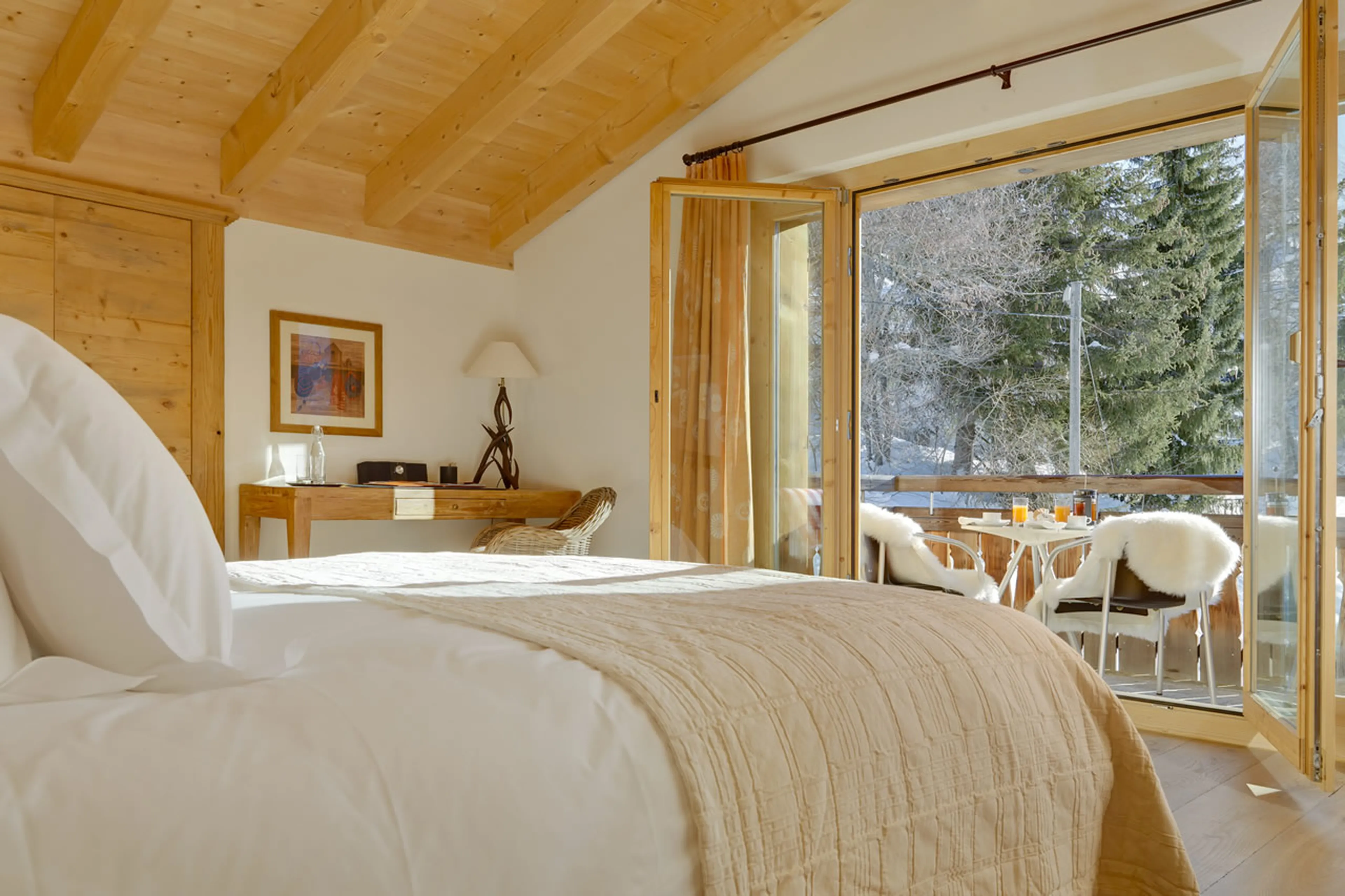 Pischa double bedroom in Chesa Falcun in Klosters