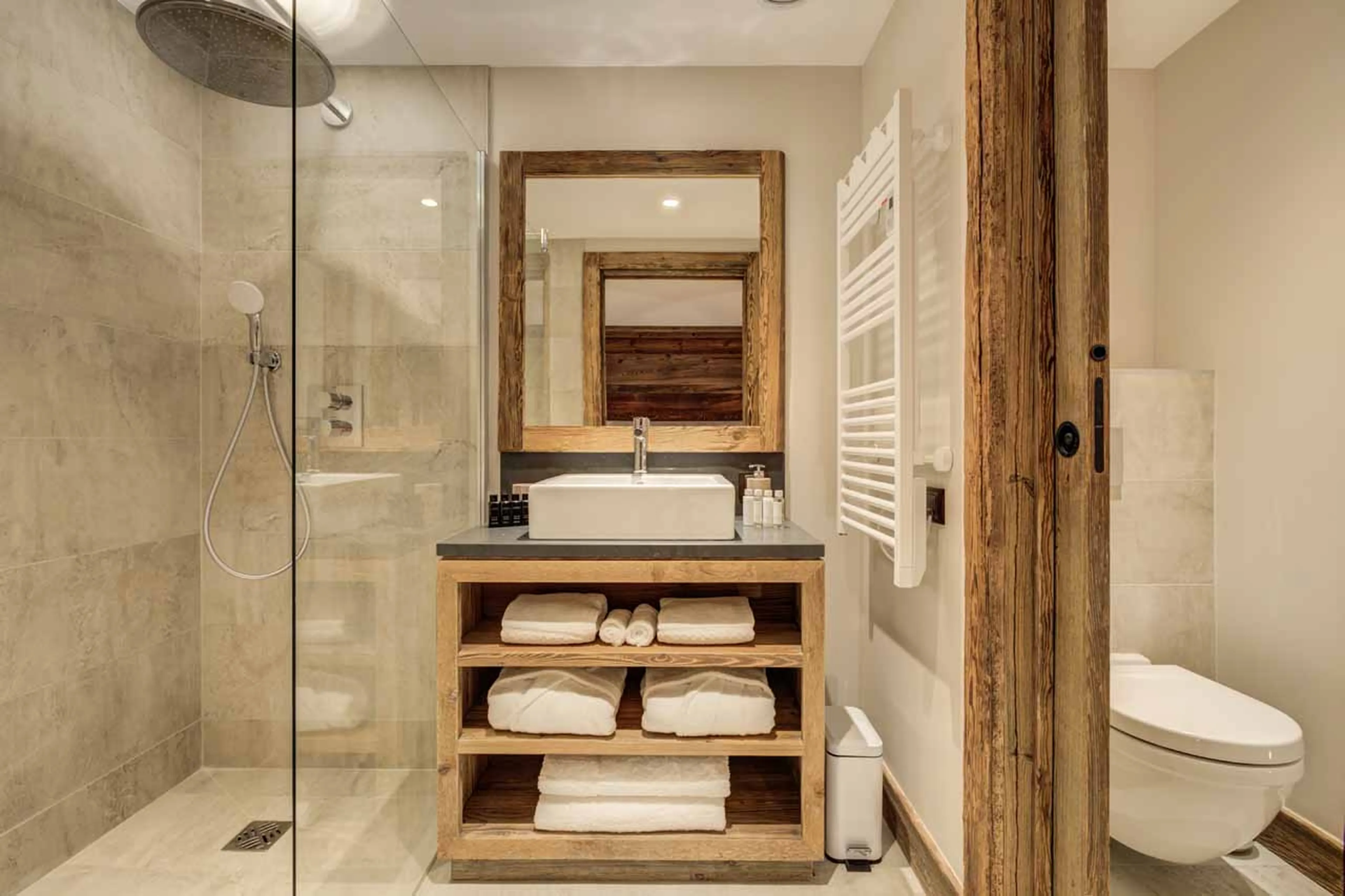 Bathroom six at Chez Bugi in St Martin de Belleville