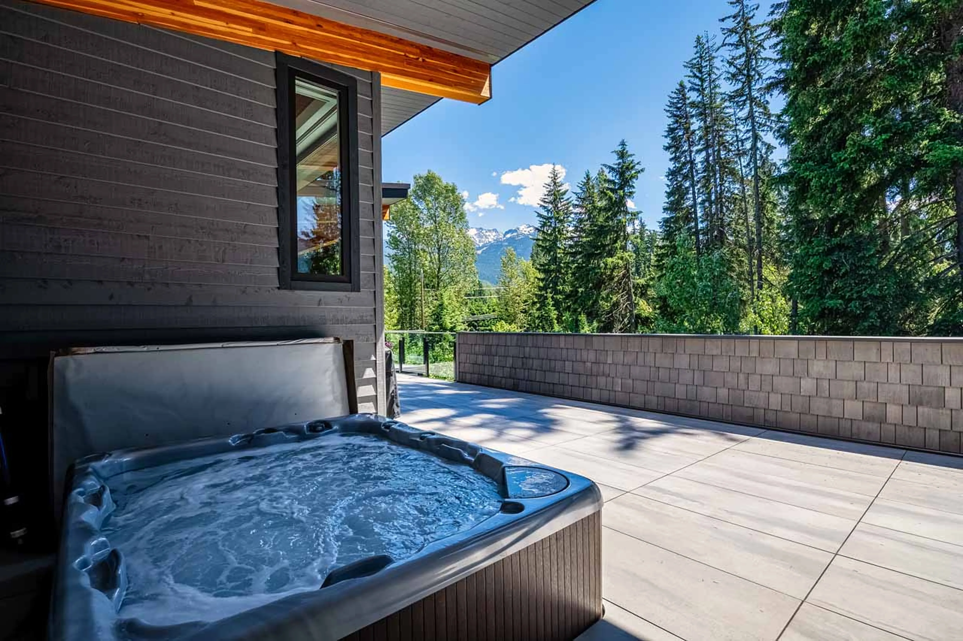Hot tub at Cypress Stoneglade in Whistler