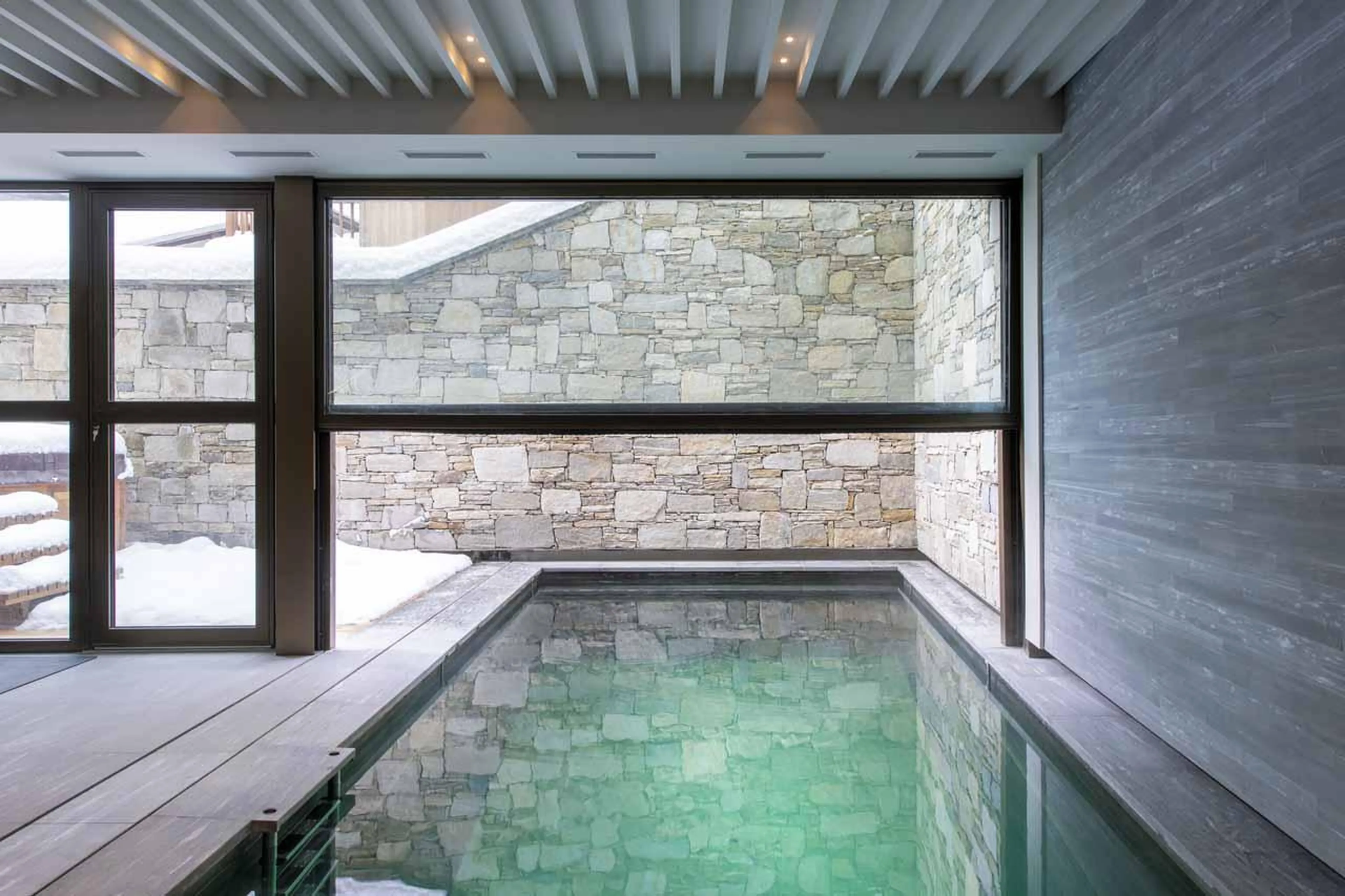 Indoor/outdoor swimming pool at Chalet Etoile du Nord - East Wing in Val d'Isere