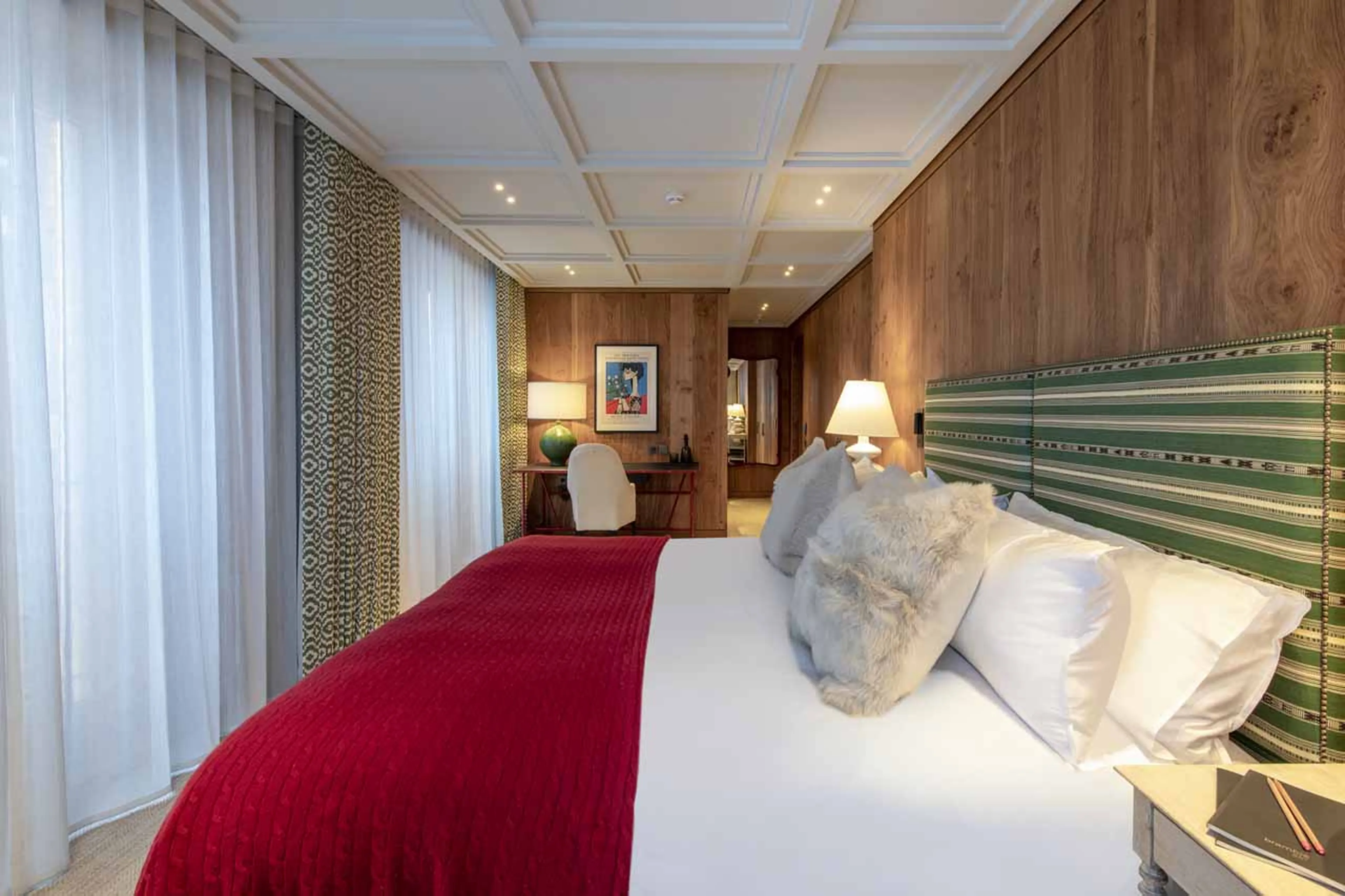 Desk in bedroom at Chalet Etoile du Nord - East Wing in Val d'Isere