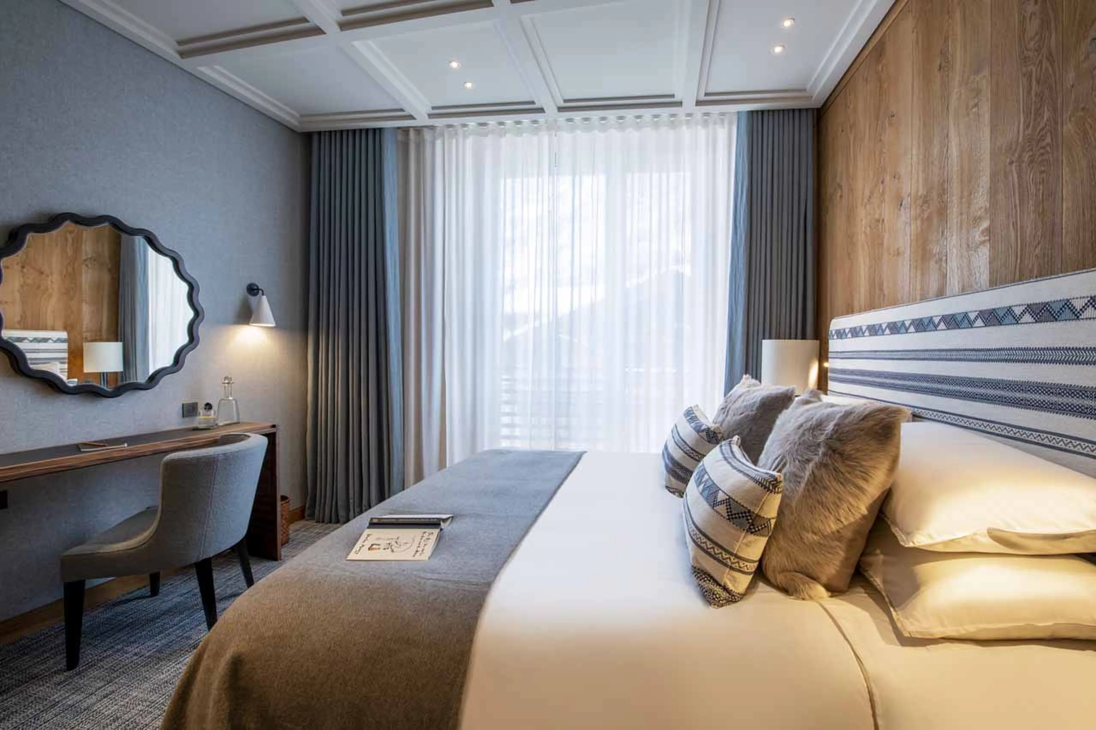 Desk in bedroom two at Chalet Etoile du Nord - West Wing in Val d'Isere