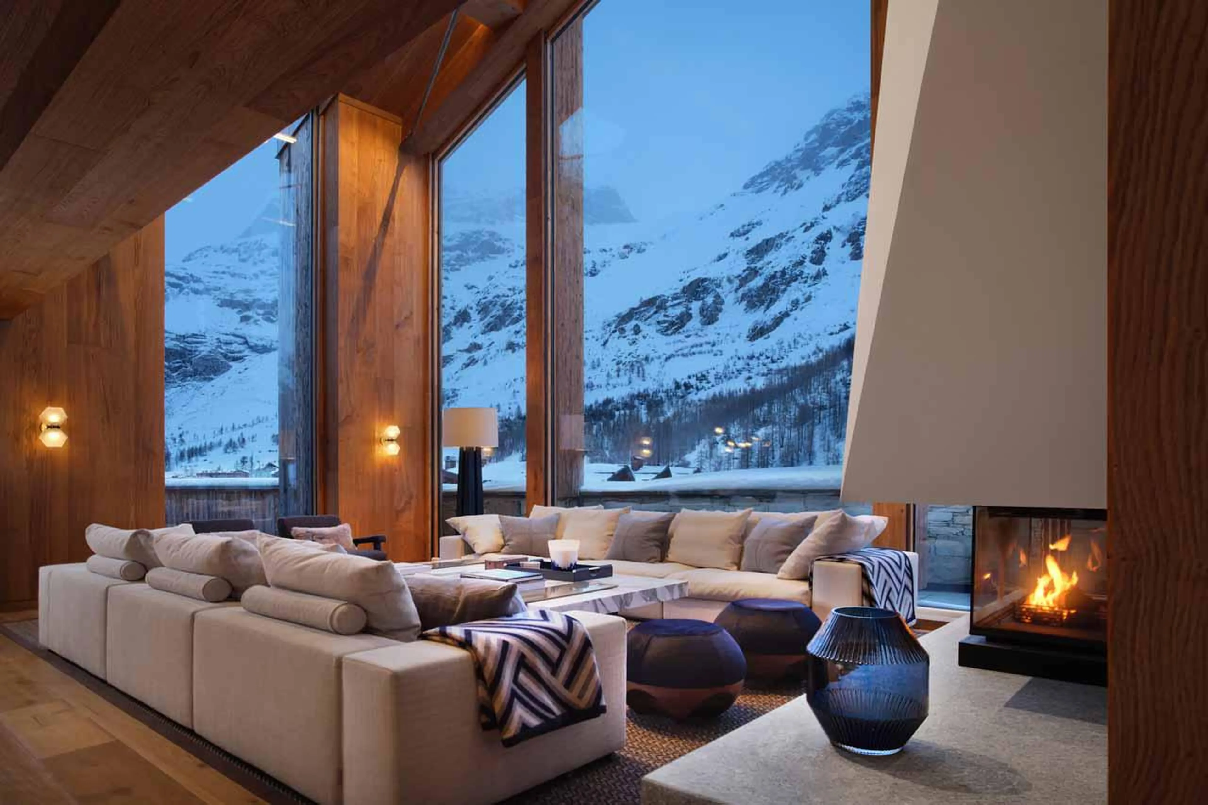 Living area at night at Etoile du Nord West in Val d'Isere