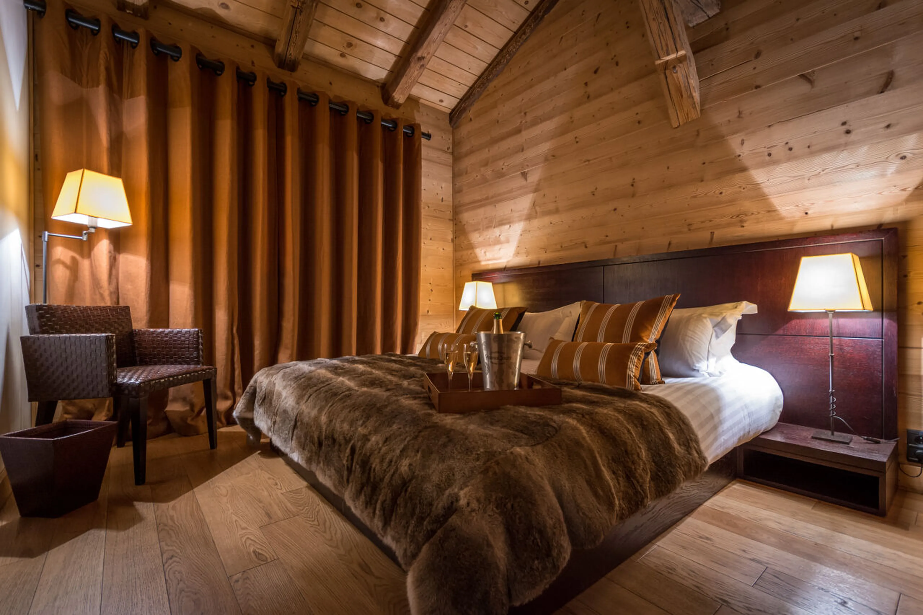 Super-king/twin bed with en-suite shower room Ferme de Moudon in Les Gets