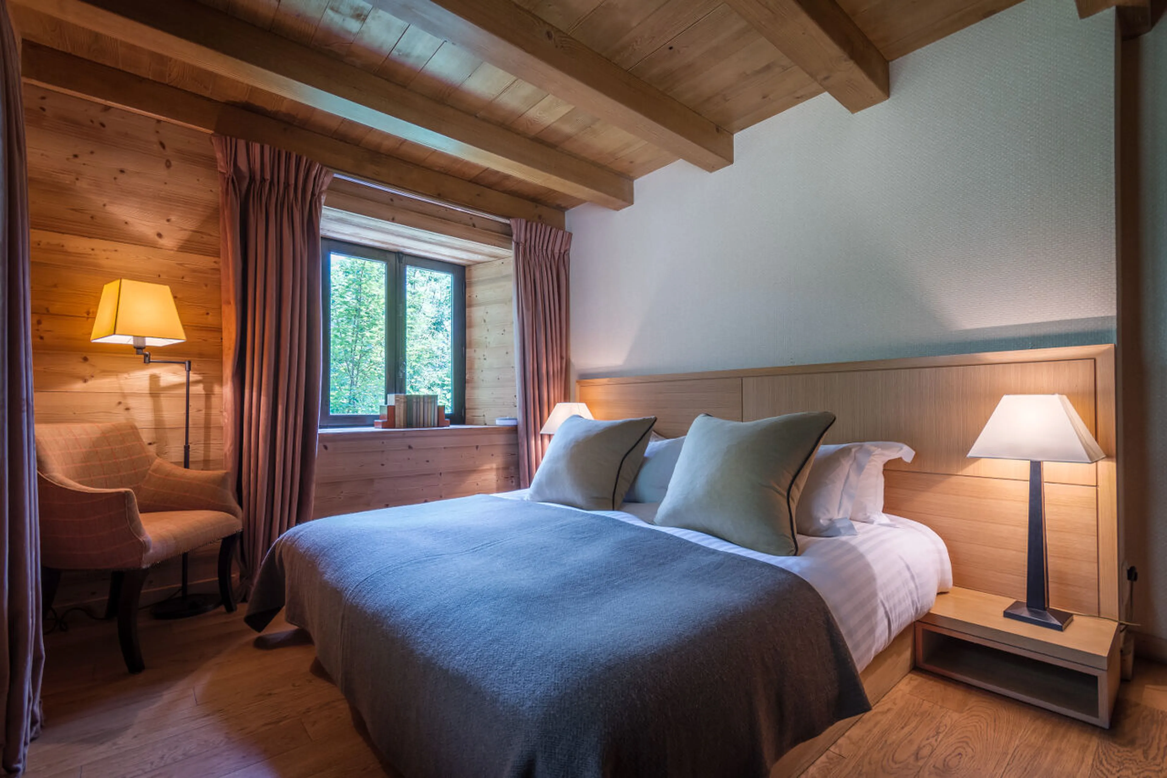Double en-suite bedroom with super-king/twin beds in Ferme de Moudon in Les Gets