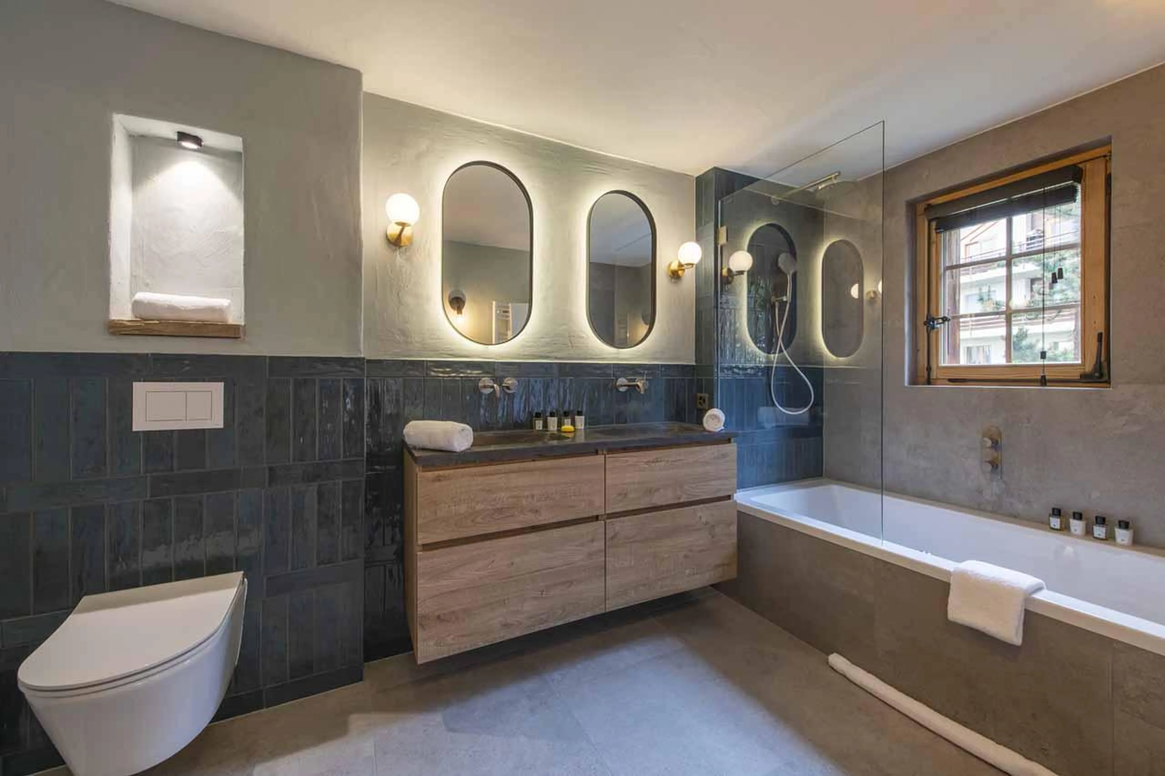 Twin/double bedroom en-suite bathroom in Fleur de Lin 204, Verbier